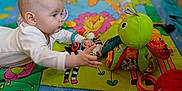 Pomeline participe au concours pour gagner de l'argent avec cette photo : animal_print, baby, bright_colors, child, child_playing, colorful, crawling, curious, cute, development, early_learning, floor, indoor, infant, octopus, play_mat, plush_toy, soft_toy, toy, young_child