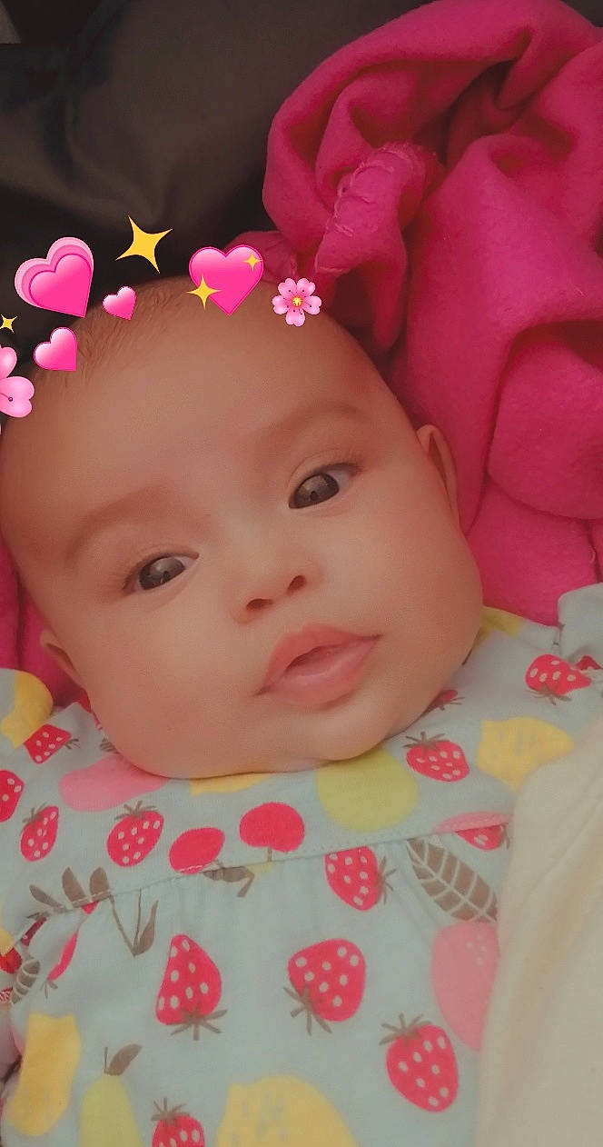 Mya participe au concours pour gagner de l'argent avec cette photo : baby, beauty, cheek, child, close_up, eye, face, hair_accessory, head, lip, mouth, nose, person, pink, skin, smile, toddler