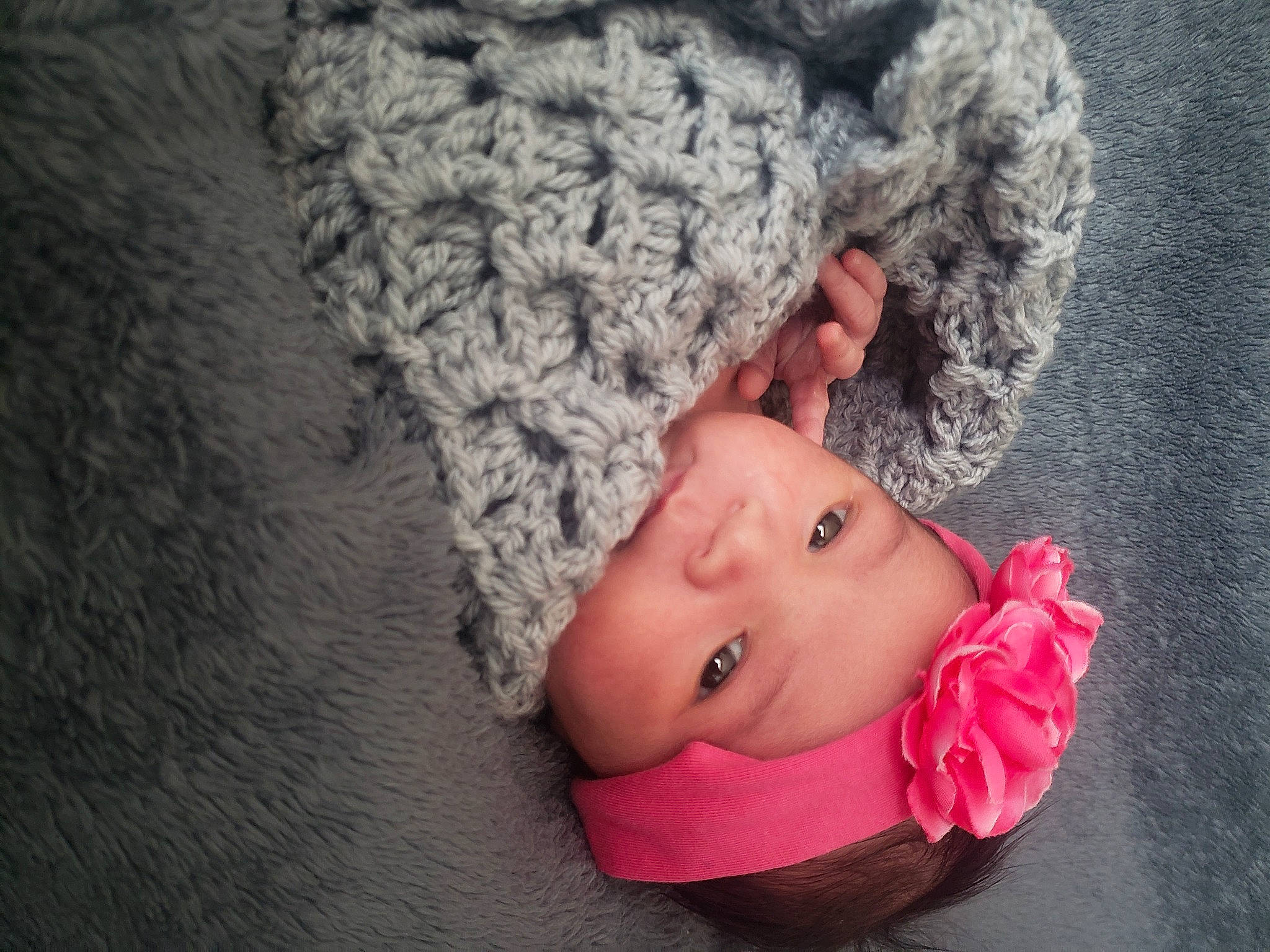 Apolline participe au concours pour gagner de l'argent avec cette photo : baby, baby_toddler_clothing, cap, eye, eyelash, fashion_accessory, hair_accessory, happy, hat, headgear, headwear, knit_cap, lip, person, petal, pink, plant, sun_hat, toddler, tree