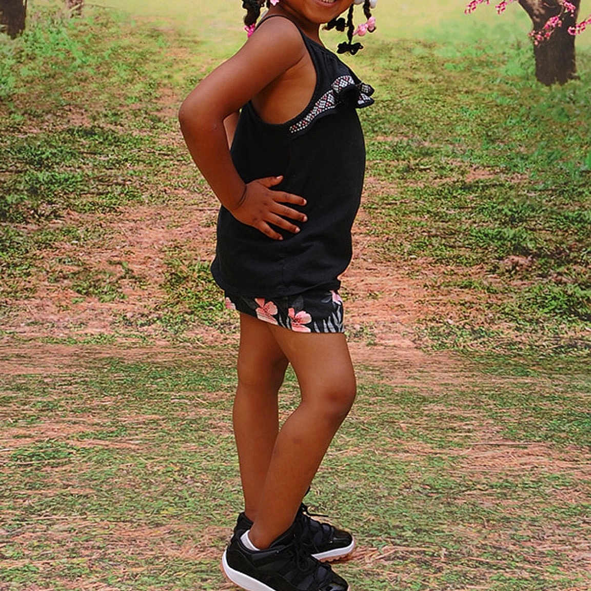Iamme is registered to the contest to win money with this photo: abdomen, advertising, black_hair, fun, girl, grass, joint, joy, leisure, person, photo_caption, recreation, shoe, shoulder, thigh