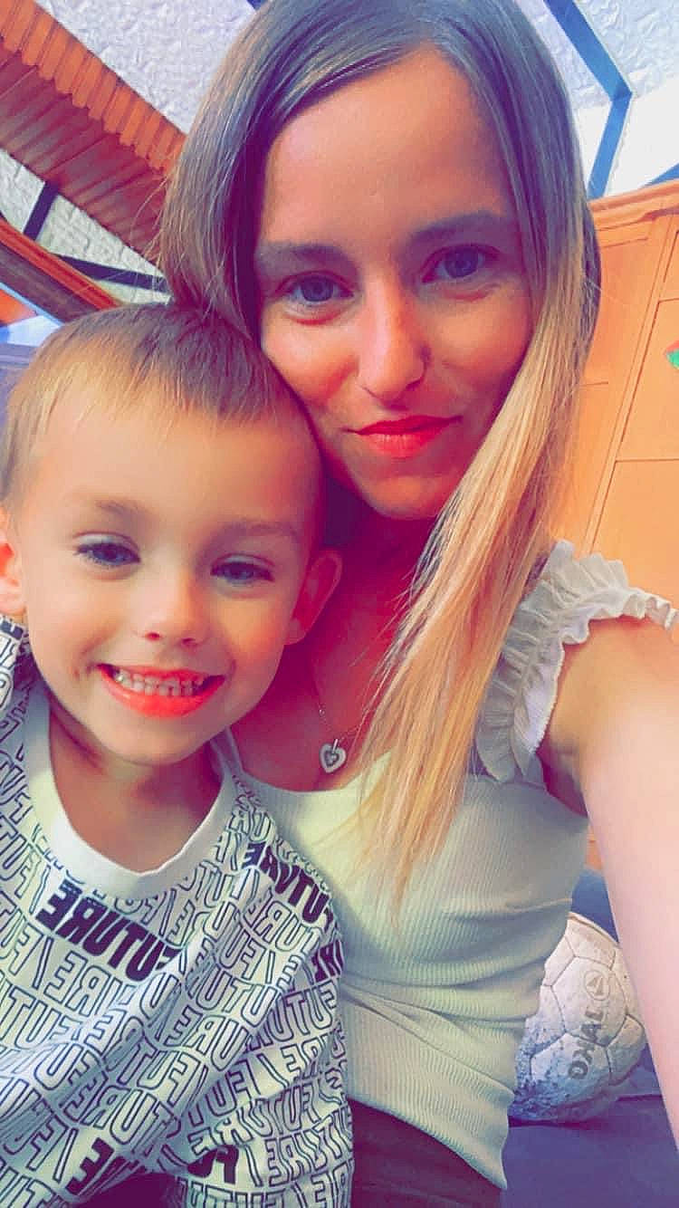 Kethan participe au concours pour gagner de l'argent avec cette photo : chin, cool, eye, eyebrow, eyelash, face, forehead, gesture, hair, happy, head, iris, joy, leisure, lip, nose, organ, person, skin, smile