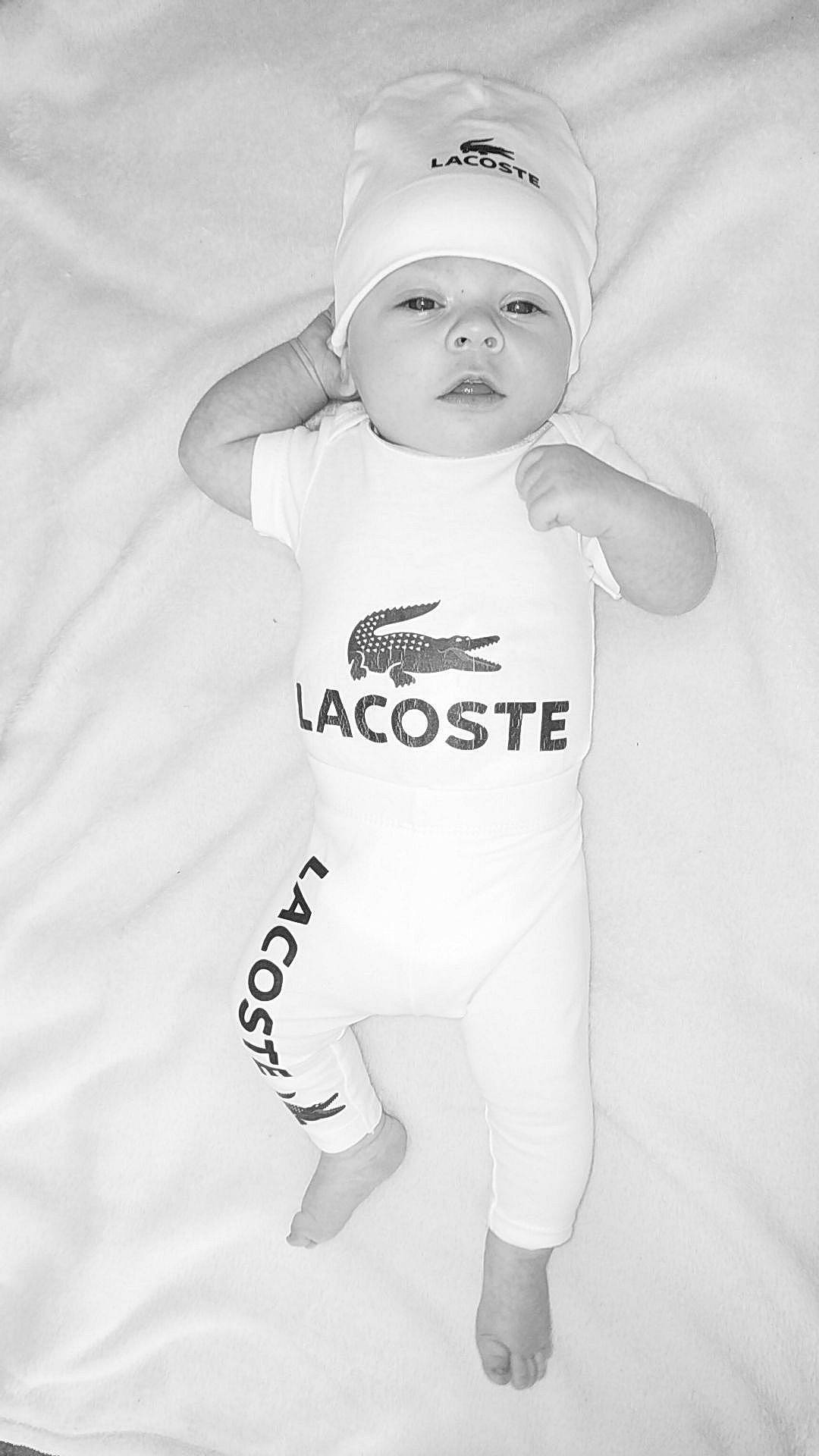 Noa a rejoint le concours — aidez-le/la à gagner de superbes lots ! baby, baby_products, baby_toddler_clothing, black_and_white, child, headwear, person, photography, product, sleeve, style, t_shirt, white