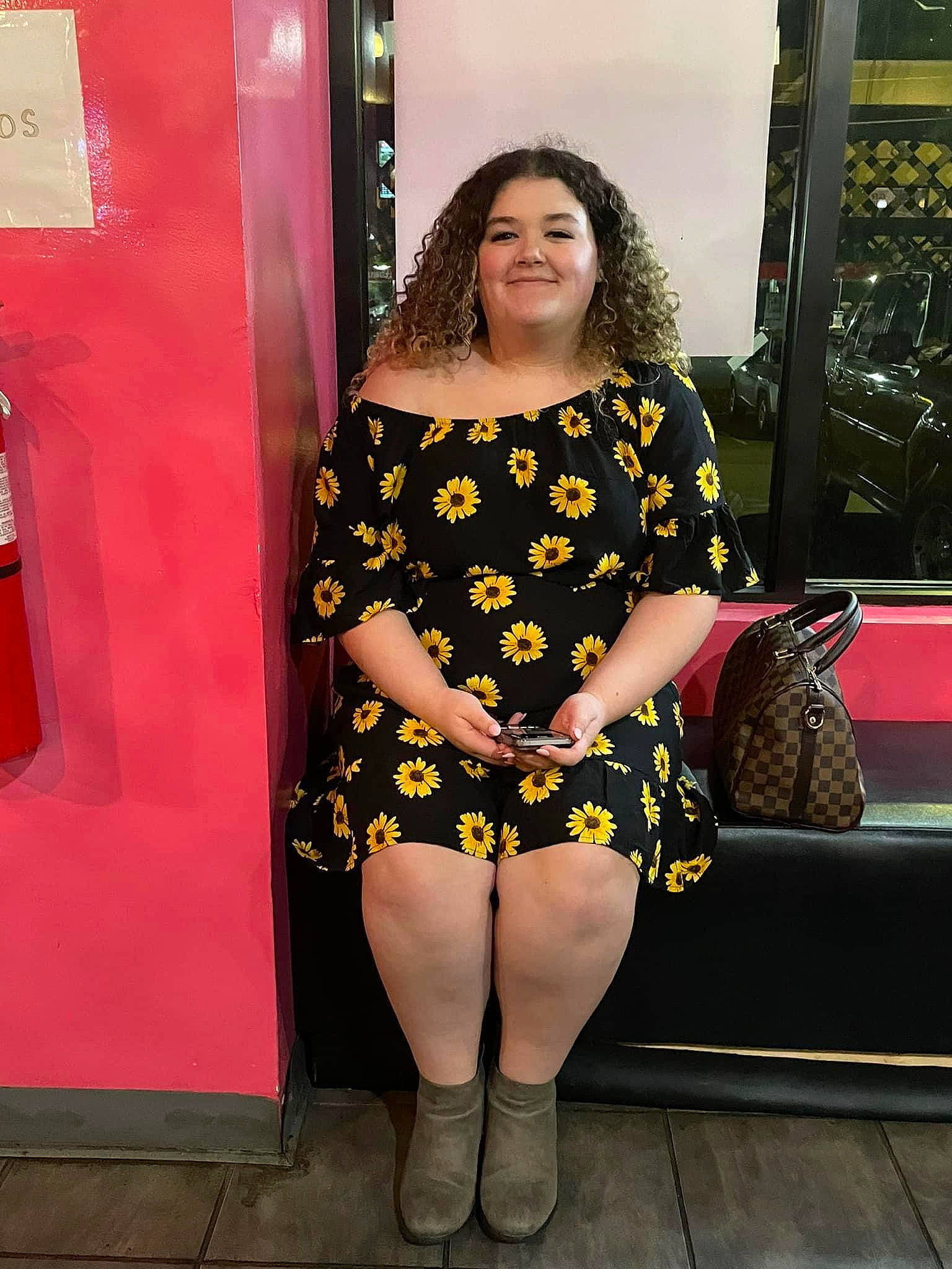 Amyrah is registered to the contest to win money with this photo: black_hair, blond, electric_blue, fashion_design, fun, hairstyle, happy, human_leg, jewellery, joint, joy, knee, leg, long_hair, magenta, necklace, person, shoulder, smile, standing