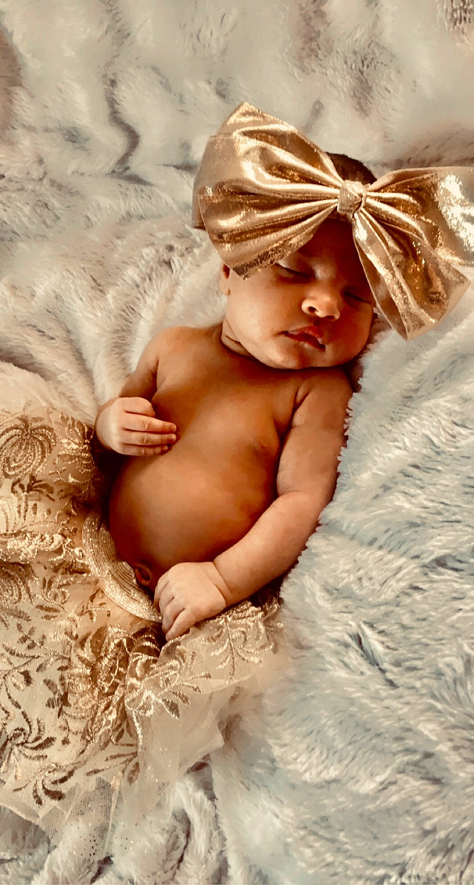 Halo is registered to the contest to win money with this photo: abdomen, baby, baby_toddler_clothing, chest, comfort, fashion_accessory, fawn, flash_photography, fun, fur, hair_accessory, happy, headband, headgear, headpiece, jewellery, linens, people_in_nature, person, toddler