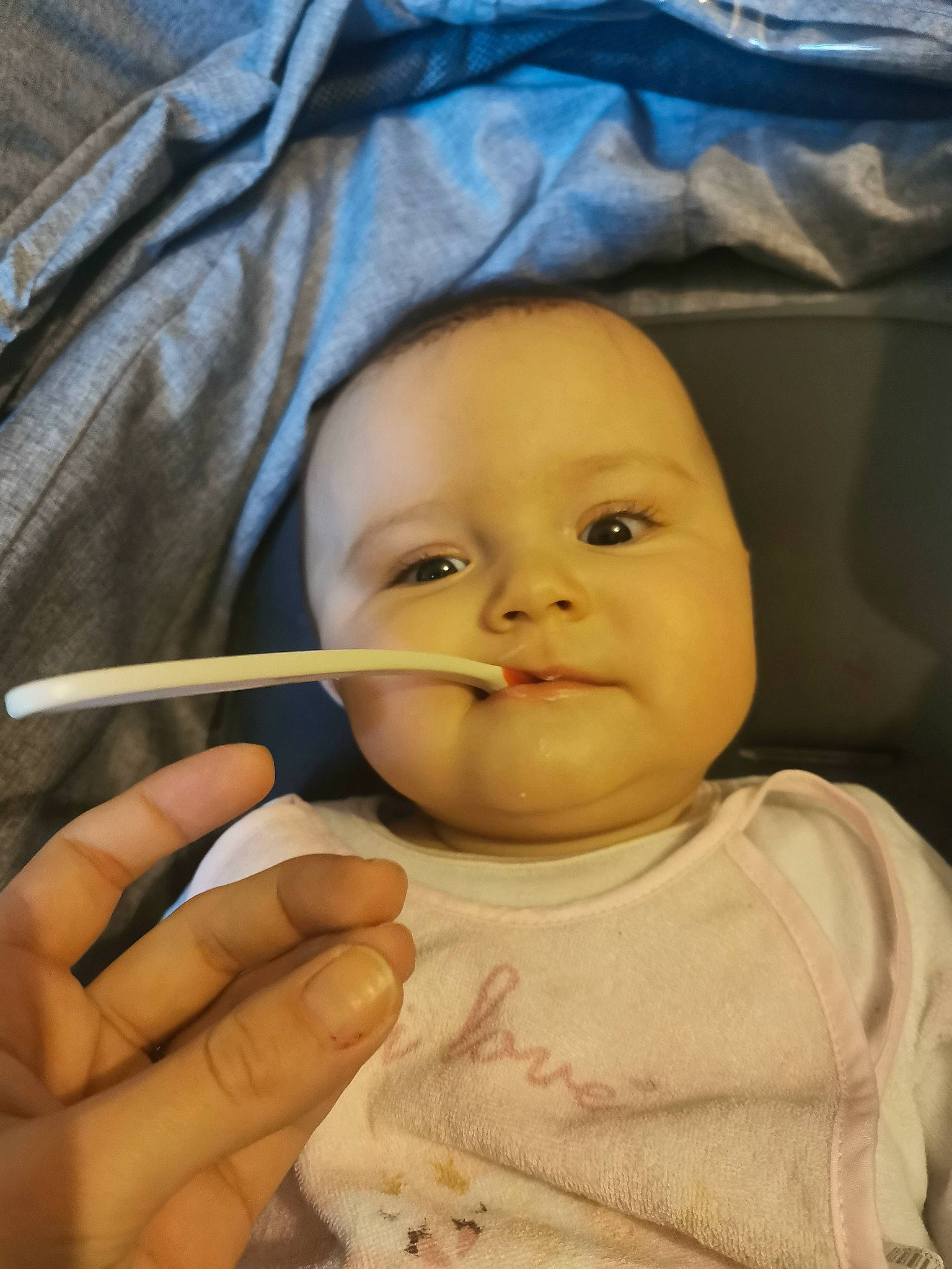 Alicia a rejoint le concours — aidez-le/la à gagner de superbes lots ! baby, cheek, chin, ear, eye, eyebrow, eyelash, face, facial_expression, forehead, gesture, head, iris, lip, mouth, nose, person, product, skin, smile