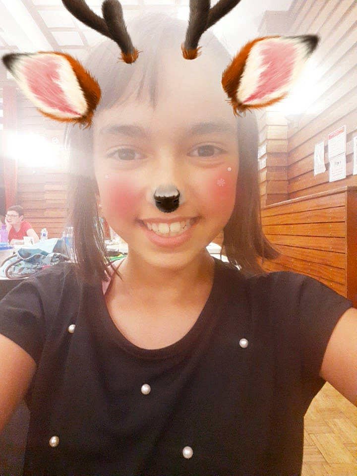 Lea participe au concours pour gagner de l'argent avec cette photo : antler, blurred, ear, eye, face, fawn, head, headwear, horn, joy, organ, person, selfie, skin, smile, snapshot