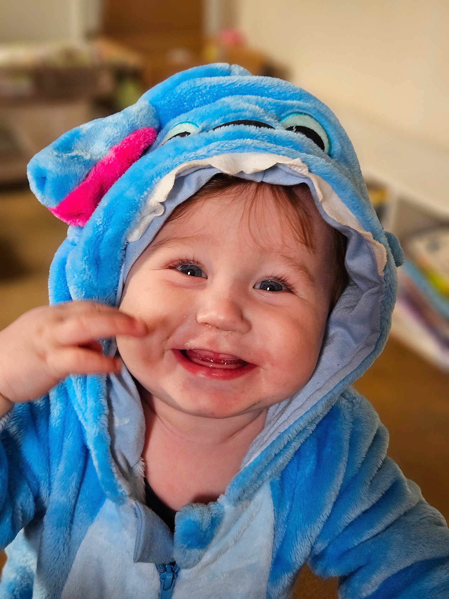 Charly participe au concours pour gagner de l'argent avec cette photo : toddler, child, smiling, blue_costume, hood, indoor, cute, happy, face, baby, plush, eyes, ears, hand, cheek, portrait, warm_lighting, clothing, expression, fun
