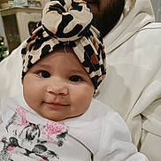 Lyria a rejoint le concours — aidez-le/la à gagner de superbes lots ! baby, bonnet, cap, clothing, coat, face, happy, hat, head, hood, hoodie, knitwear, newborn, people, person, photography, portrait, scarf, smile, turban