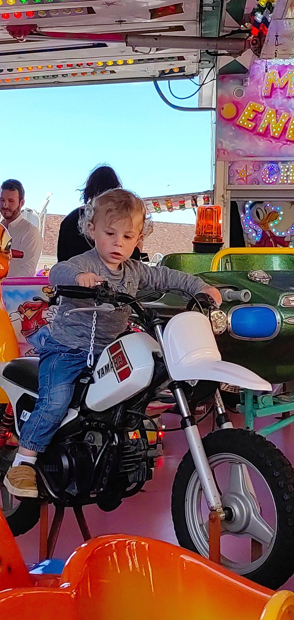 Daynis participe au concours pour gagner de l'argent avec cette photo : auto_part, automotive_design, automotive_lighting, automotive_tire, automotive_wheel_system, fender, fun, hat, mode_of_transport, motor_vehicle, motorcycle, person, recreation, rim, shoe, sky, sneakers, tire, toddler, vehicle