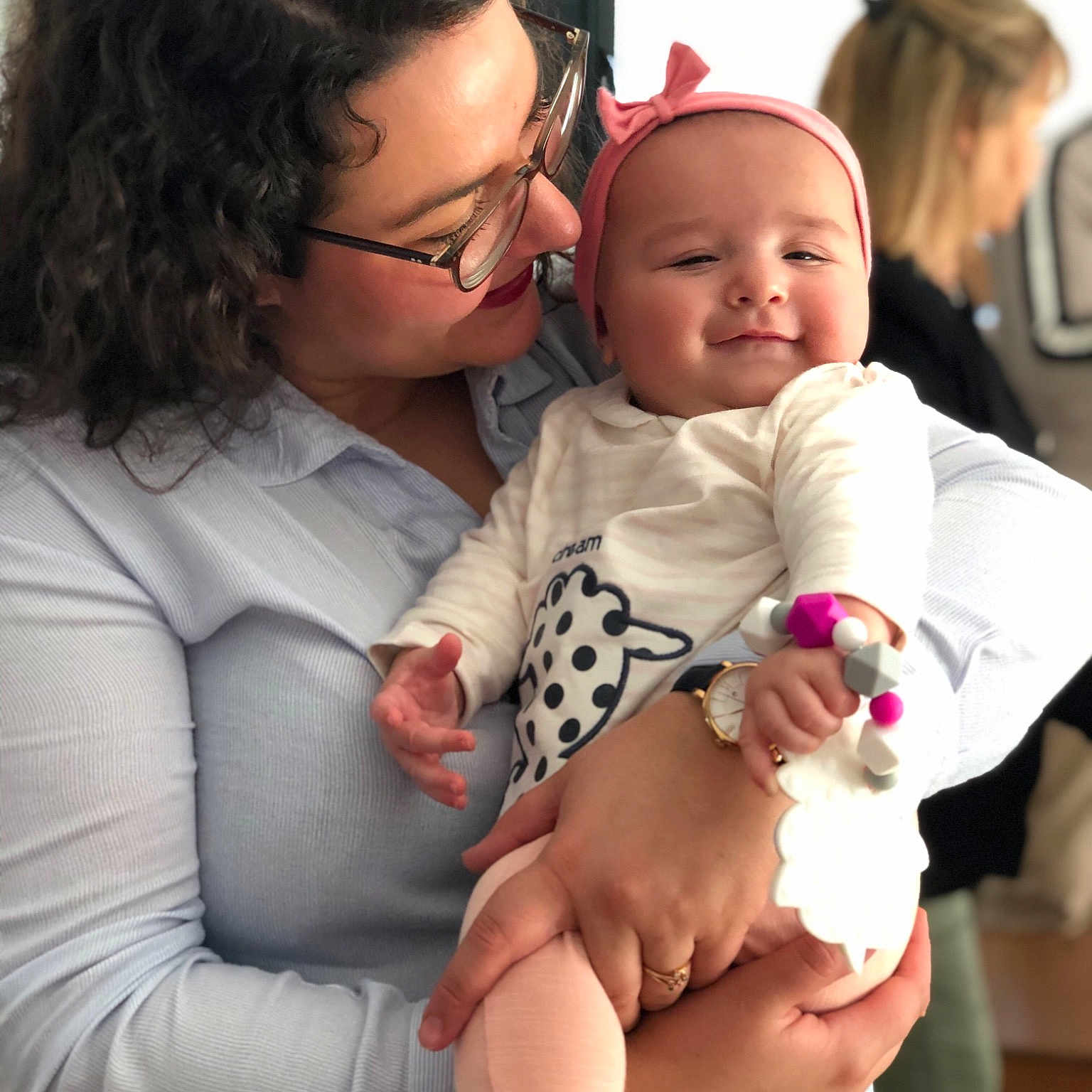 Amelia a rejoint le concours — aidez-le/la à gagner de superbes lots ! abdomen, baby, birth, child, daughter, joy, mother, person, toddler