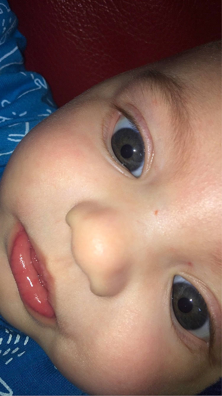 Maël participe au concours pour gagner de l'argent avec cette photo : blue, cheek, child, chin, ear, eyebrow, eyelash, facial_expression, finger, forehead, gesture, headwear, human_body, iris, jaw, lip, mouth, nose, organ, person