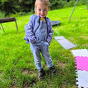Alessa participe au concours pour gagner de l'argent avec cette photo : boy, child, clothing, coat, face, footwear, grass, head, jacket, jeans, lawn, male, pants, person, photography, plant, portrait, shoe, sitting, standing