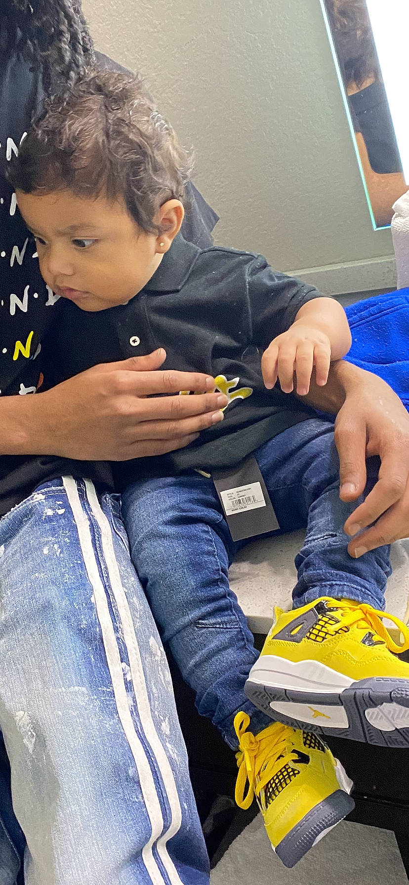 Rhzale is registered to the contest to win money with this photo: chair, child, electric_blue, finger, fun, gadget, lap, leg, leisure, nail, outdoor_shoe, person, recreation, shoe, sitting, sneakers, thumb, toddler, walking_shoe, wrist