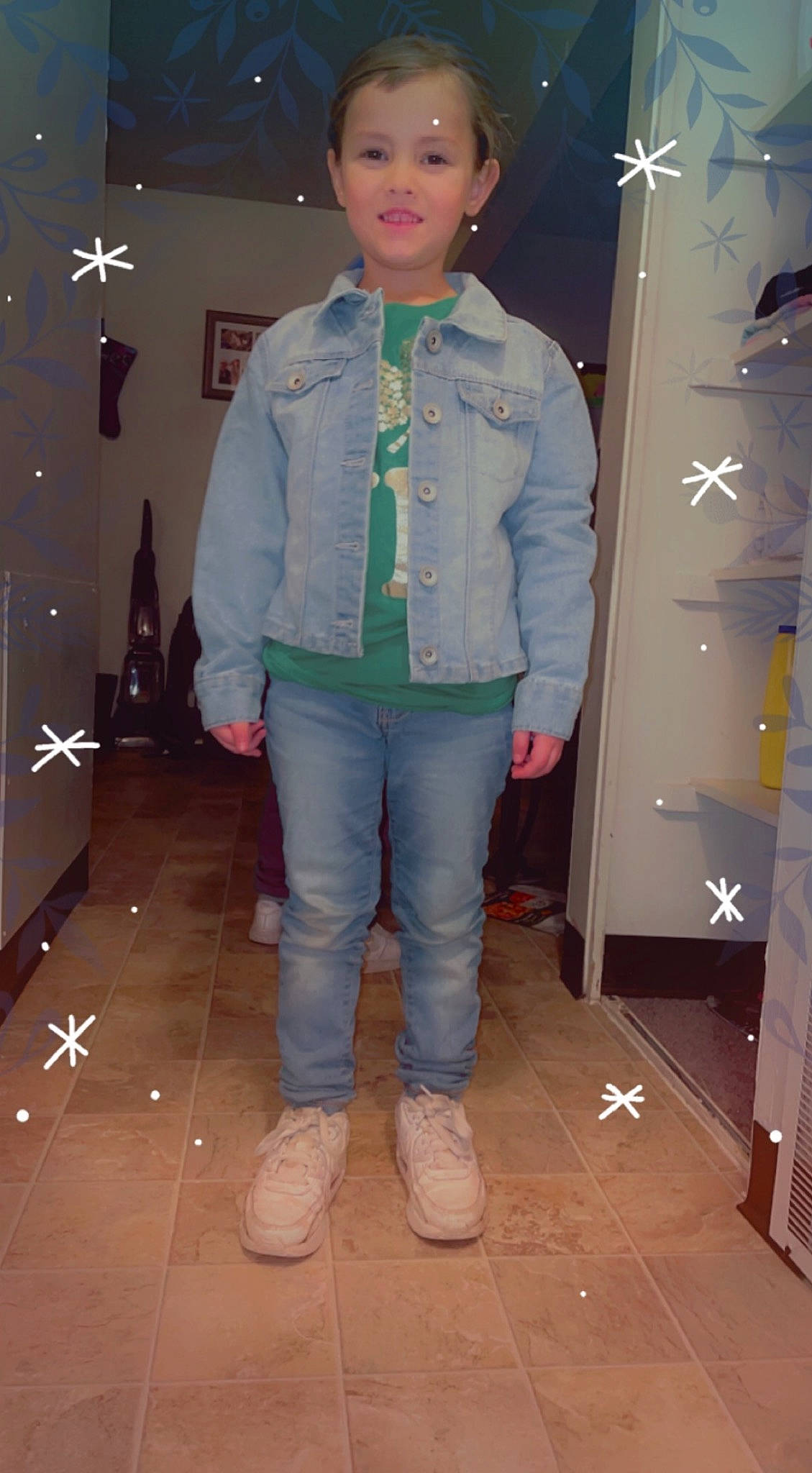 Mayla is registered to the contest to win money with this photo: blazer, button, collar, denim, dress_shirt, electric_blue, event, fashion, fashion_design, flooring, formal_wear, fun, joy, person, photograph, shoe, sleeve, snapshot, standing, t_shirt