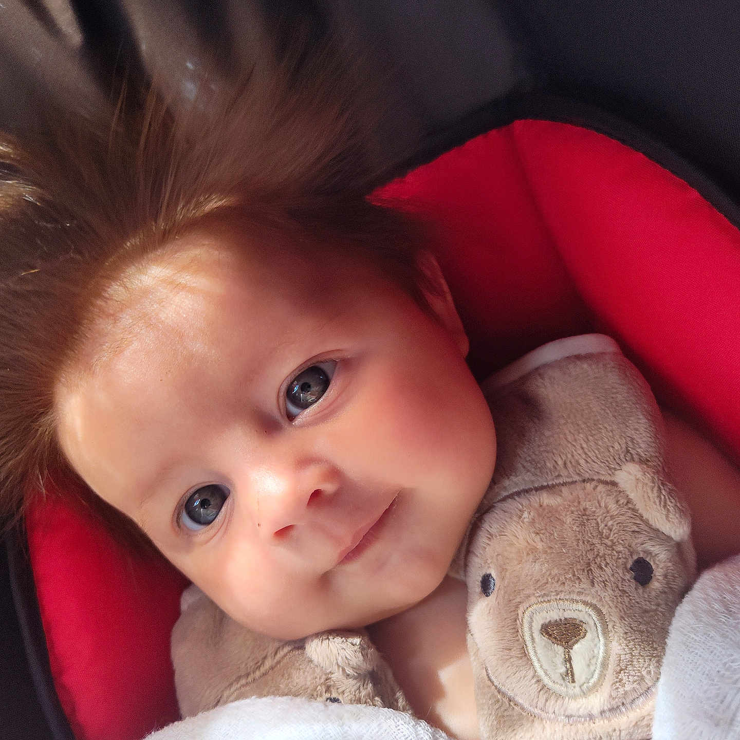Kinsleigh is registered to the contest to win money with this photo: baby, bodypart, car, car_interior, carseat, cushion, face, finger, hand, happy, head, homedecor, newborn, person, photography, portrait, smile, toy, transportation, vehicle