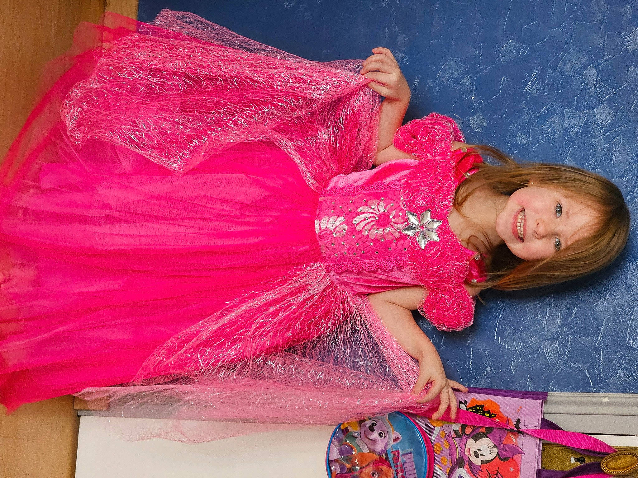 Elyne participe au concours pour gagner de l'argent avec cette photo : baby_toddler_clothing, beauty, bridal_accessory, child, day_dress, dress, embellishment, event, fashion_accessory, fashion_design, formal_wear, hair, happy, joy, magenta, pattern, peach, person, pink, sleeve