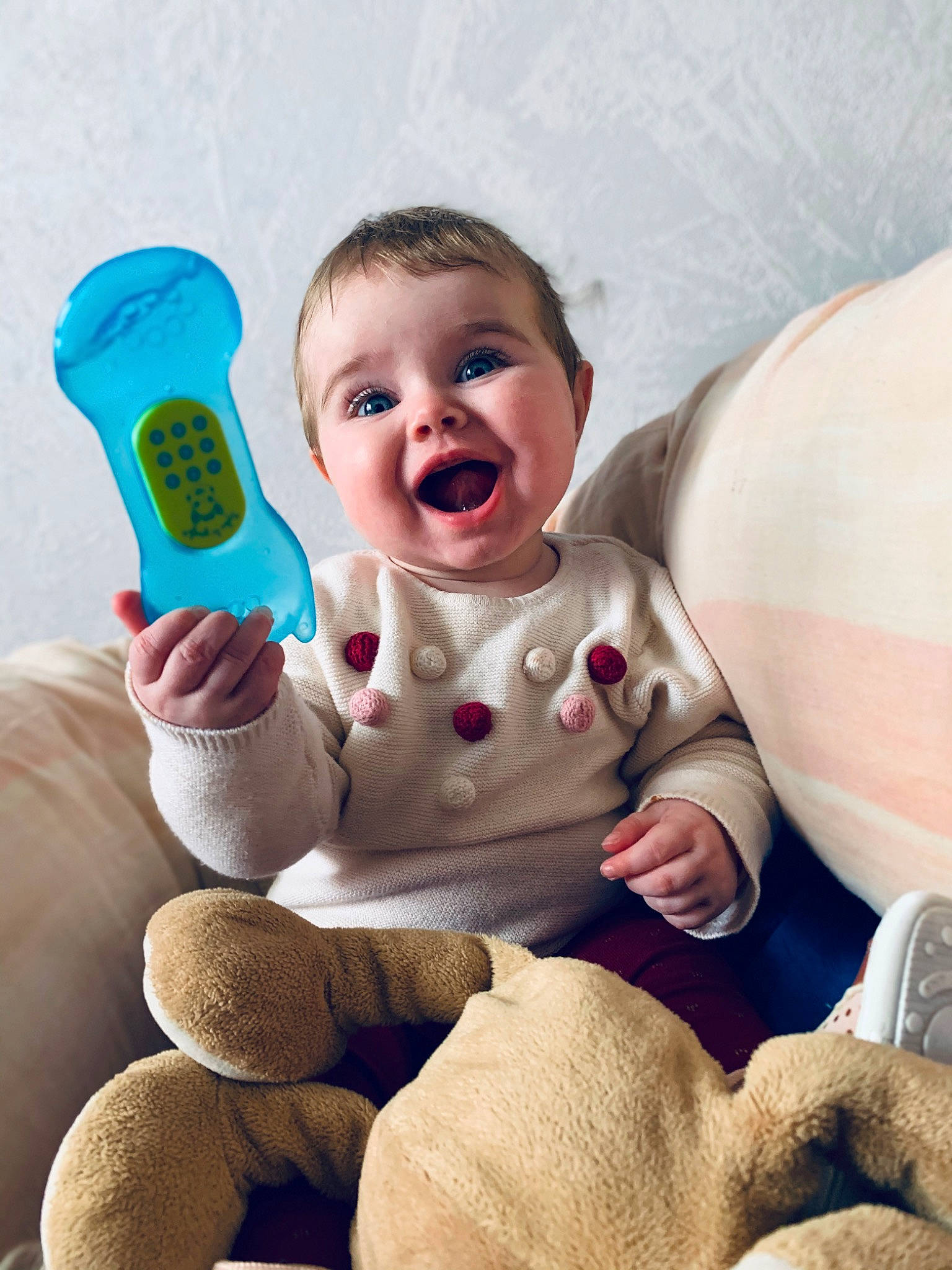 Yséa a rejoint le concours — aidez-le/la à gagner de superbes lots ! baby, child, electronic_device, fun, happy, person, play, product, skin, smile, toddler