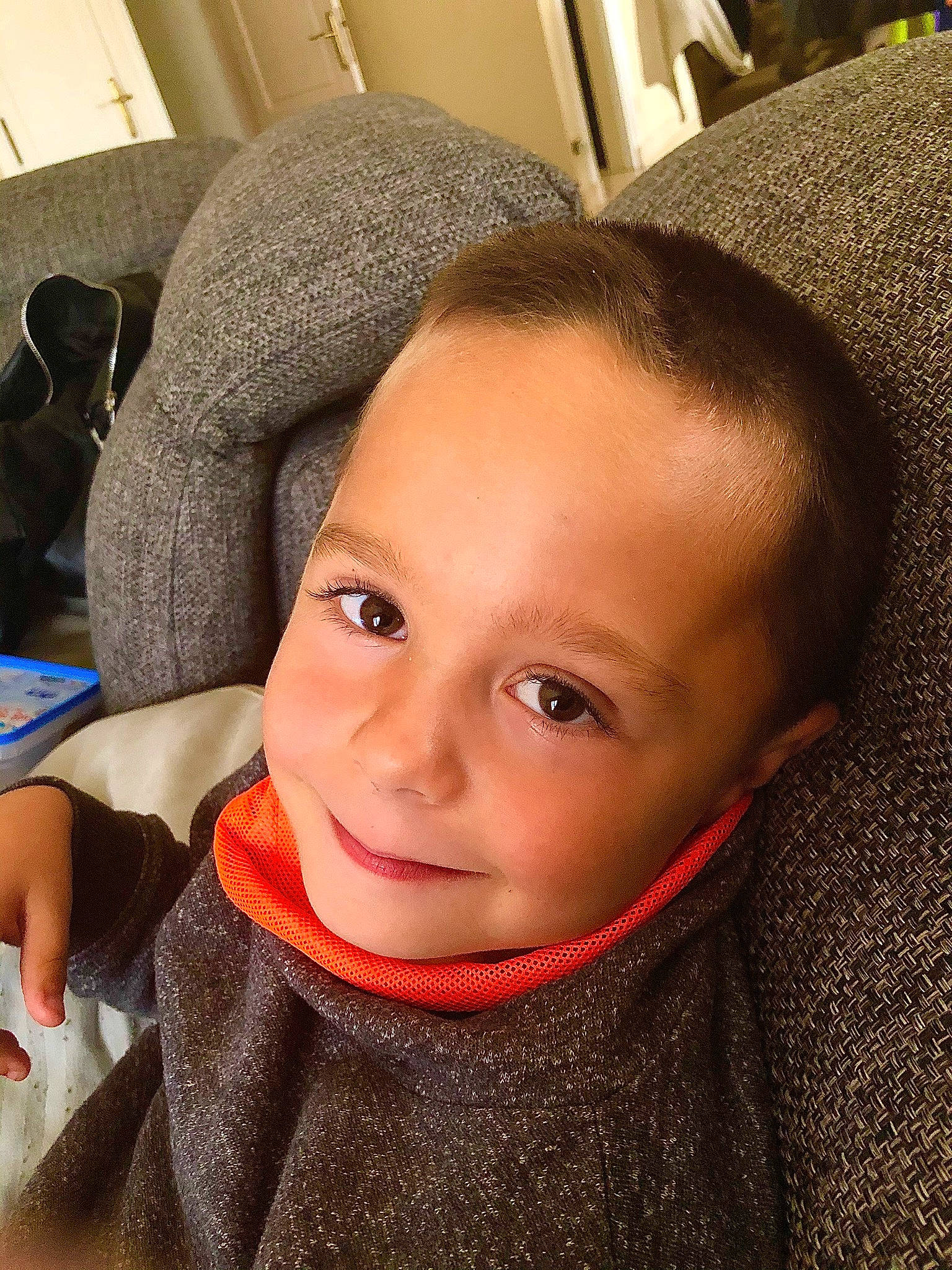 Johan a rejoint le concours — aidez-le/la à gagner de superbes lots ! baby, black_hair, buzz_cut, cheek, child, chin, ear, eye, eyebrow, face, forehead, hair, head, joy, lip, mouth, neck, nose, person, skin