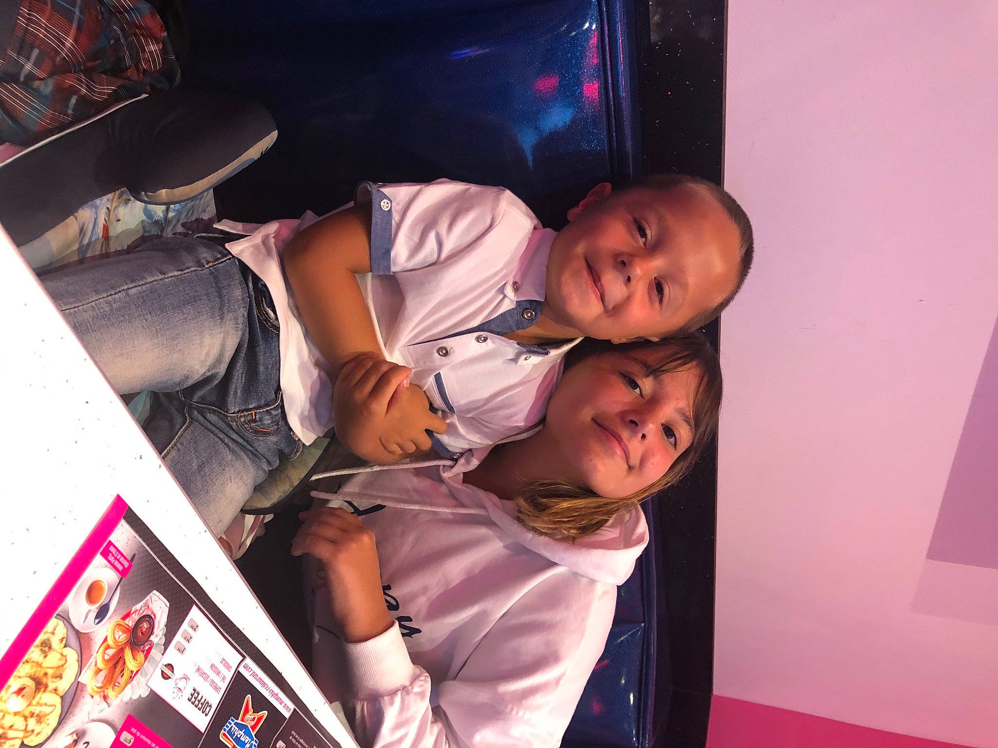 Johan a rejoint le concours — aidez-le/la à gagner de superbes lots ! black_hair, child, fun, joy, person, smile, toddler