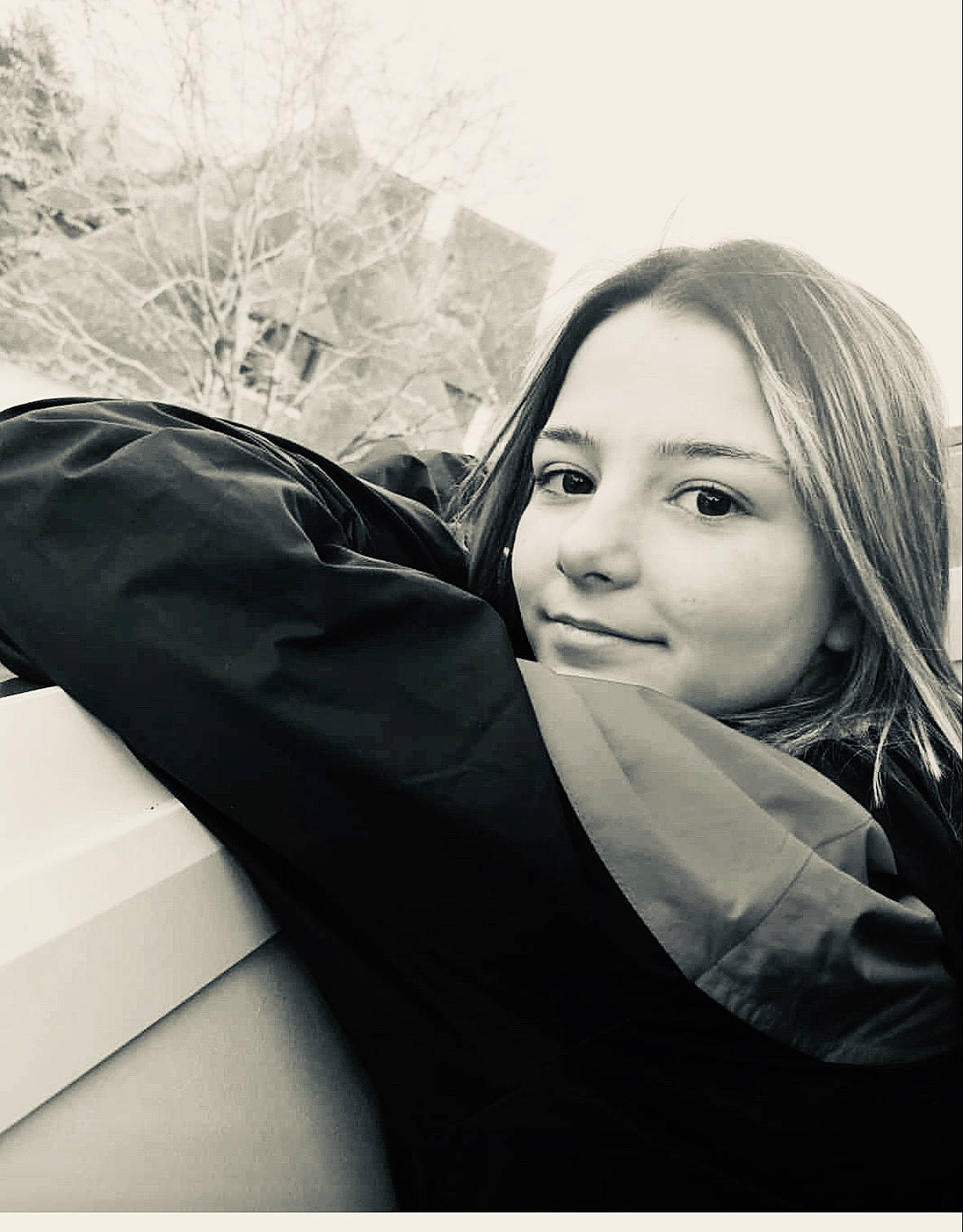 Clara participe au concours pour gagner de l'argent avec cette photo : beauty, black, black_and_white, blond, eye, face, hair, head, joy, lip, long_hair, monochrome, monochrome_photography, nose, person, photograph, photography, portrait, smile, snapshot