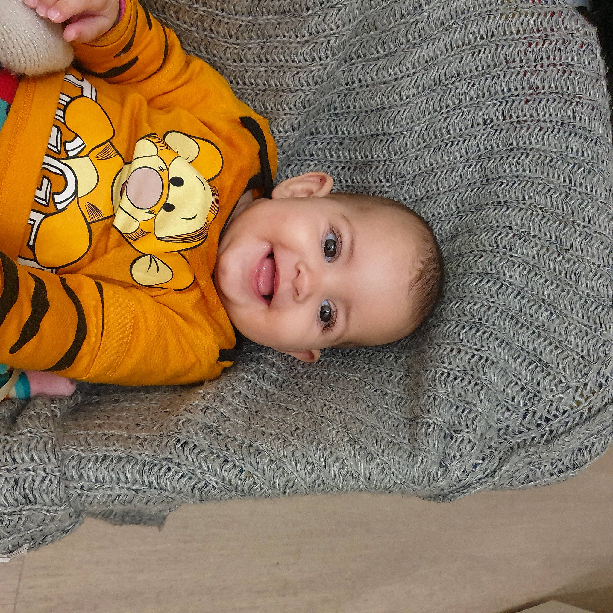 Mélianna a rejoint le concours — aidez-le/la à gagner de superbes lots ! baby, baby_toddler_clothing, cheek, child, comfort, eye, floor, flooring, happy, headgear, joy, mouth, nose, pattern, person, product, skin, sleeve, smile, textile