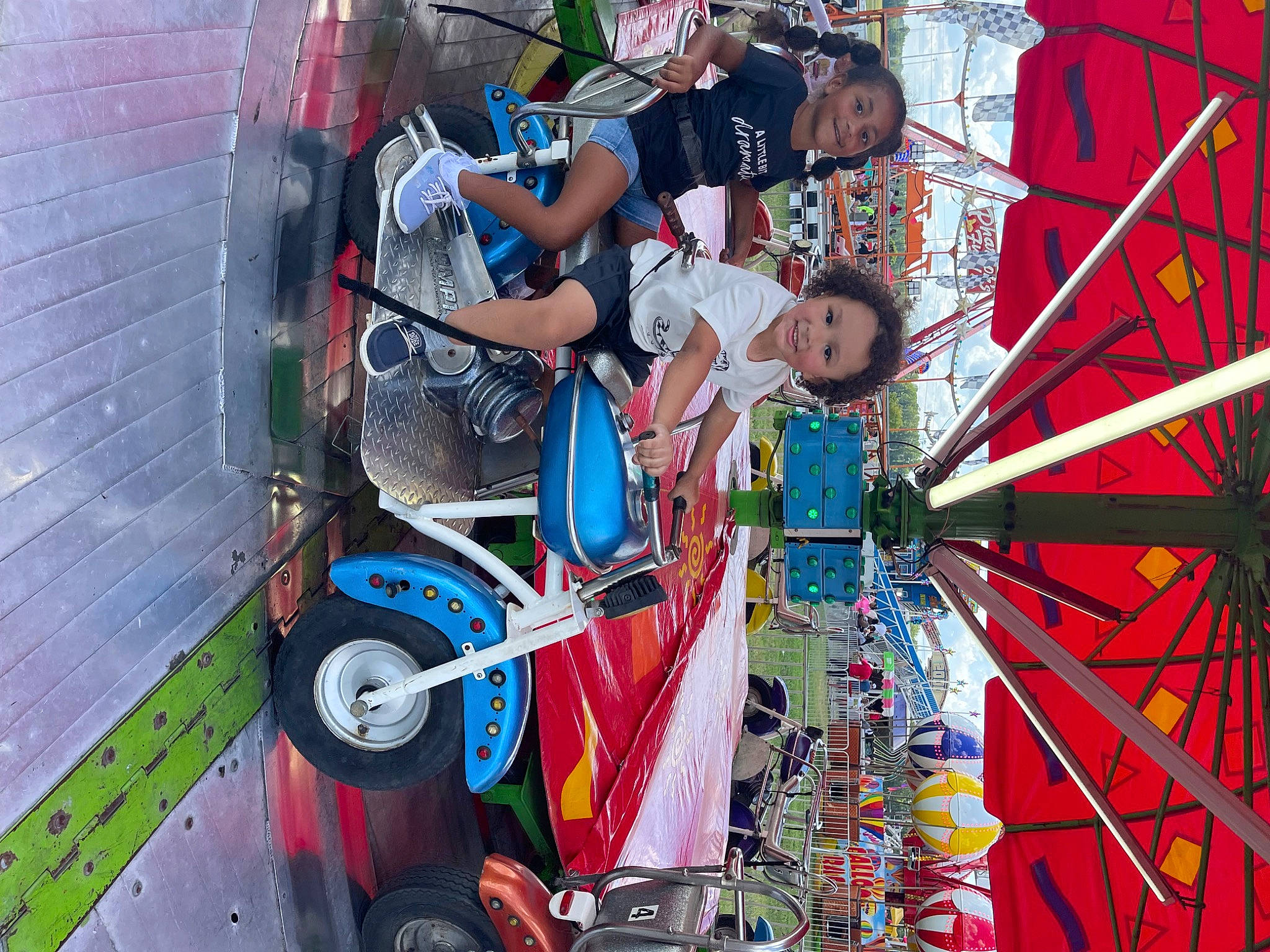 Kailani is registered to the contest to win money with this photo: art, artist, auto_part, automotive_wheel_system, bicycle_wheel, event, ferris_wheel, fun, graffiti, joy, leisure, motor_vehicle, mural, person, recreation, spoke, street, t_shirt, tire, vehicle