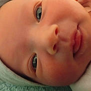 Cataleya a rejoint le concours — aidez-le/la à gagner de superbes lots ! baby, face, closeup, eyes, lips, skin, infant, newborn, blanket, soft, expression, cute, head, portrait, child, baby_clothing, nose, cheeks, human, sleepwear