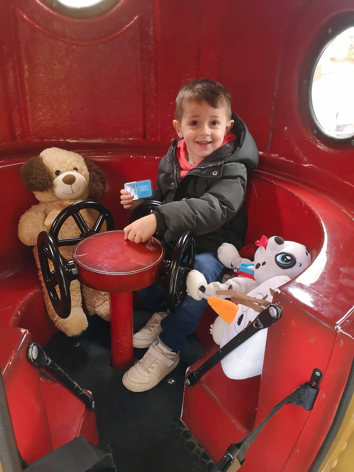 Evan a rejoint le concours — aidez-le/la à gagner de superbes lots ! joy, person