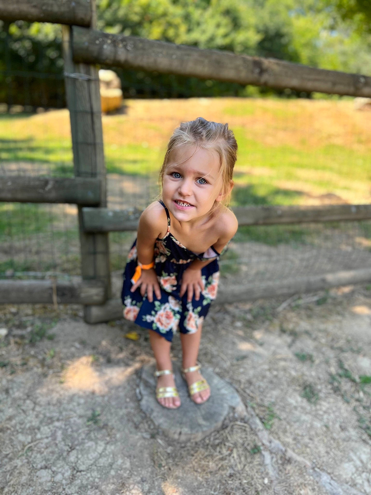 Myla a rejoint le concours — aidez-le/la à gagner de superbes lots ! baby, electric_blue, face, forest, fun, grass, happy, head, joy, landscape, leaf, leisure, people_in_nature, person, plant, recreation, sandal, smile, soil, toddler