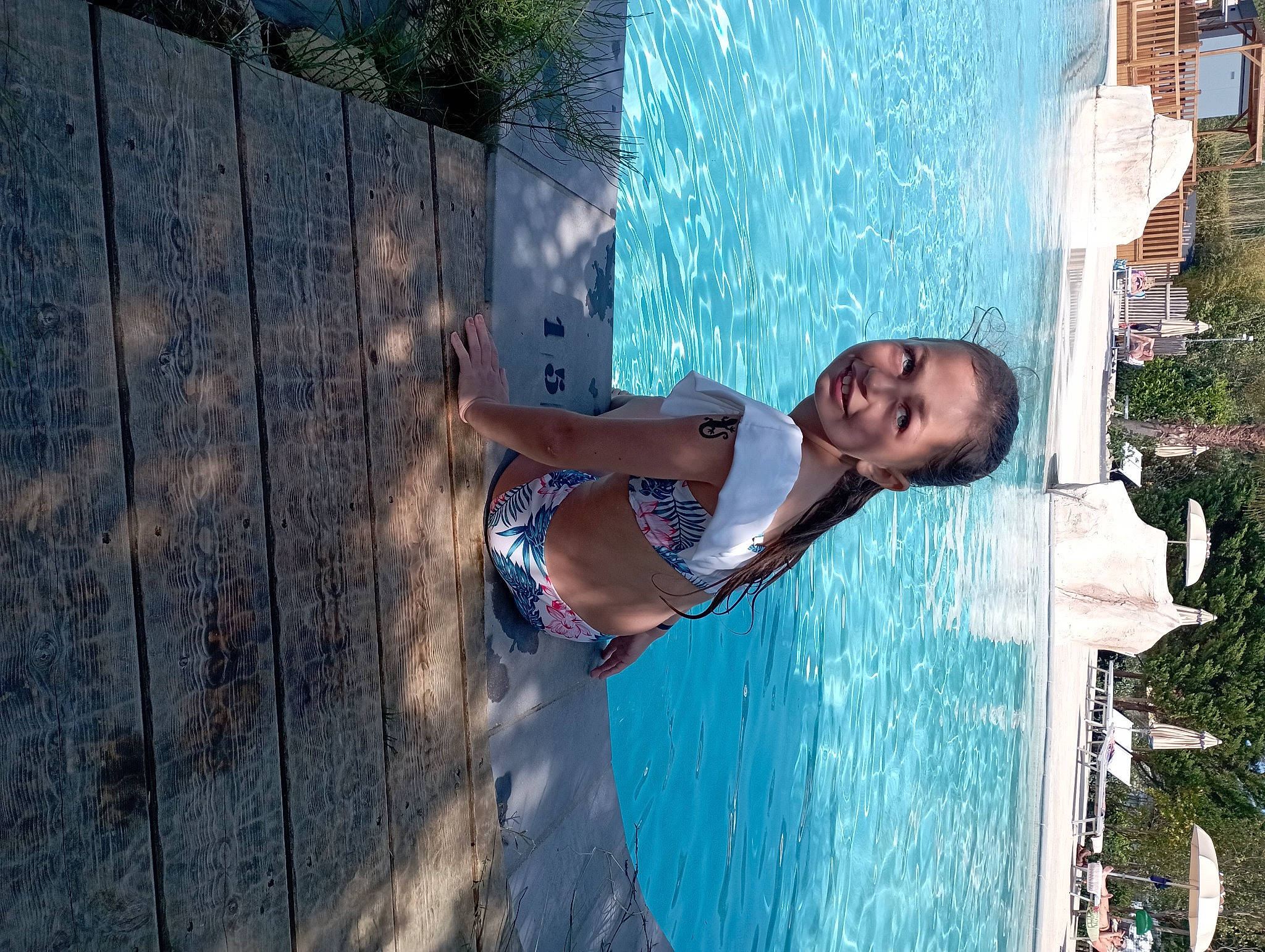 Amalia a rejoint le concours — aidez-le/la à gagner de superbes lots ! azure, barechested, bathing, elbow, electric_blue, fun, happy, human_leg, joy, leisure, leisure_centre, muscle, person, plant, recreation, resort_town, swimming_pool, swimwear, vacation, water
