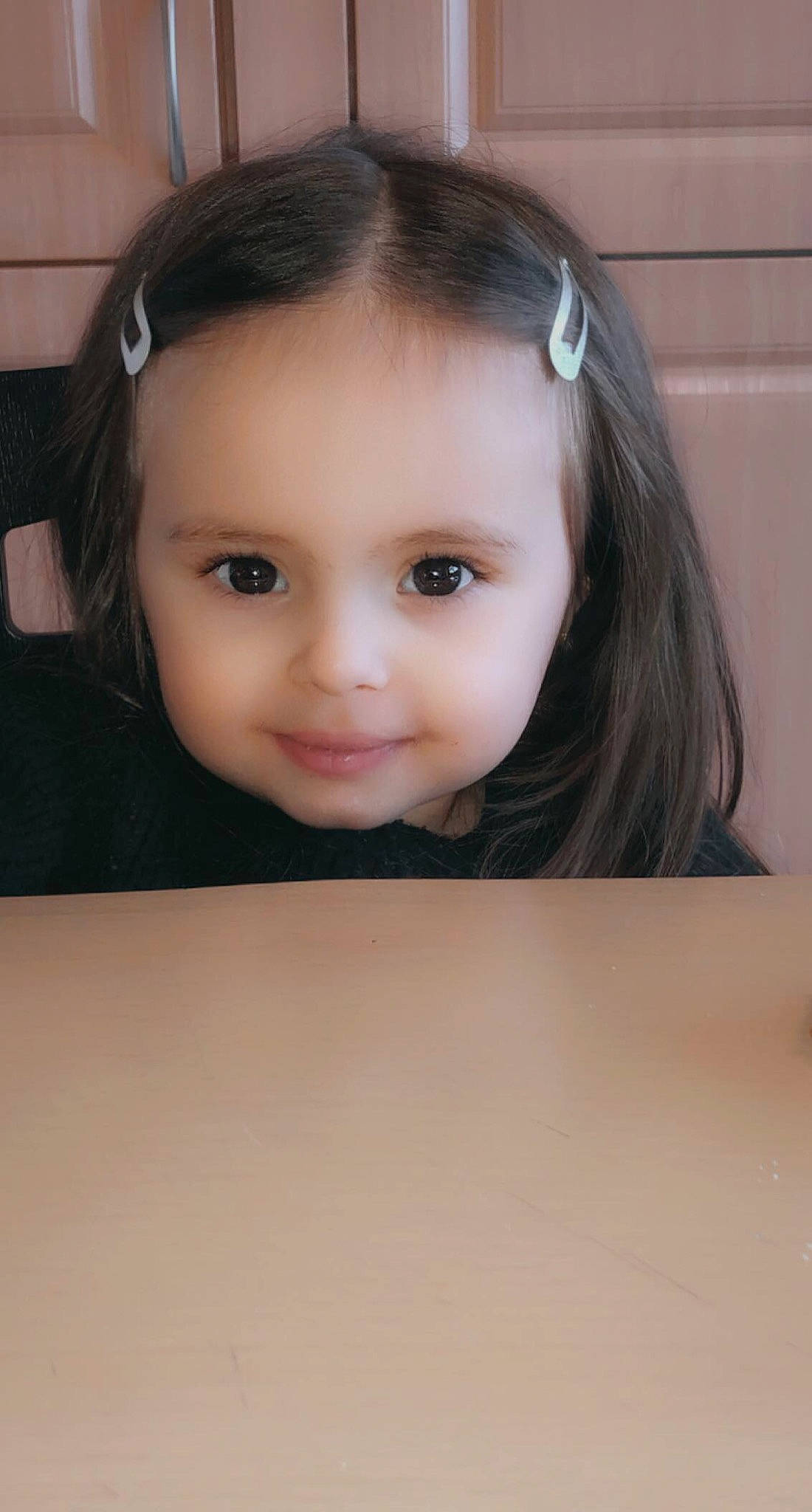 Leana participe au concours pour gagner de l'argent avec cette photo : black_hair, cheek, child, ear, eye, eyebrow, eyelash, face, flash_photography, forehead, fun, hair, happy, iris, joy, lip, long_hair, nose, person, skin