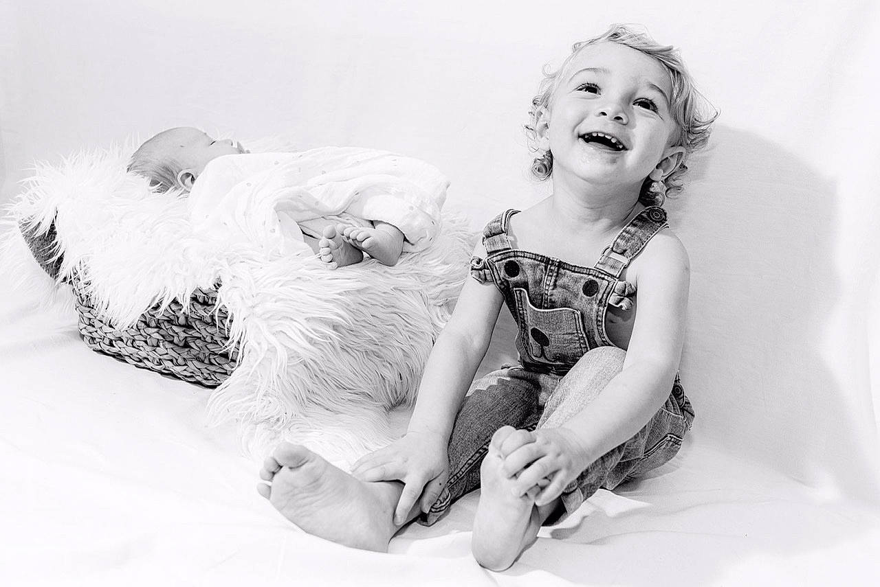Zachary participe au concours pour gagner de l'argent avec cette photo : arm, baby, black_and_white, child, comfort, flash_photography, fun, gesture, hair, happy, iris, mammal, monochrome, monochrome_photography, person, playing_with_kids, sitting, smile, style, teddy_bear