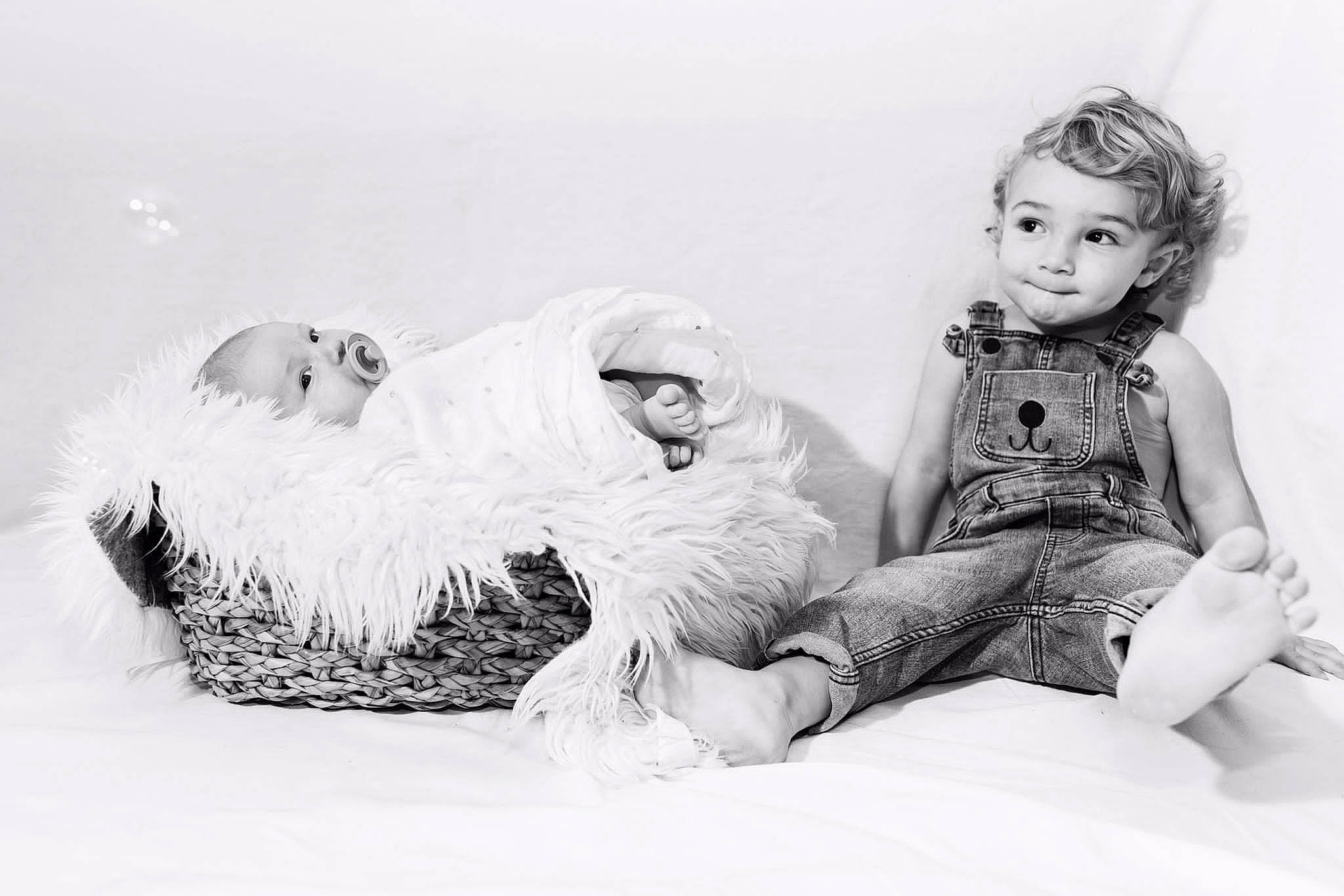 Zachary participe au concours pour gagner de l'argent avec cette photo : baby, black_and_white, comfort, companion_dog, event, flash_photography, fun, fur, gesture, happy, human_body, monochrome, monochrome_photography, person, portrait_photography, sitting, sleeve, stock_photography, style, teddy_bear