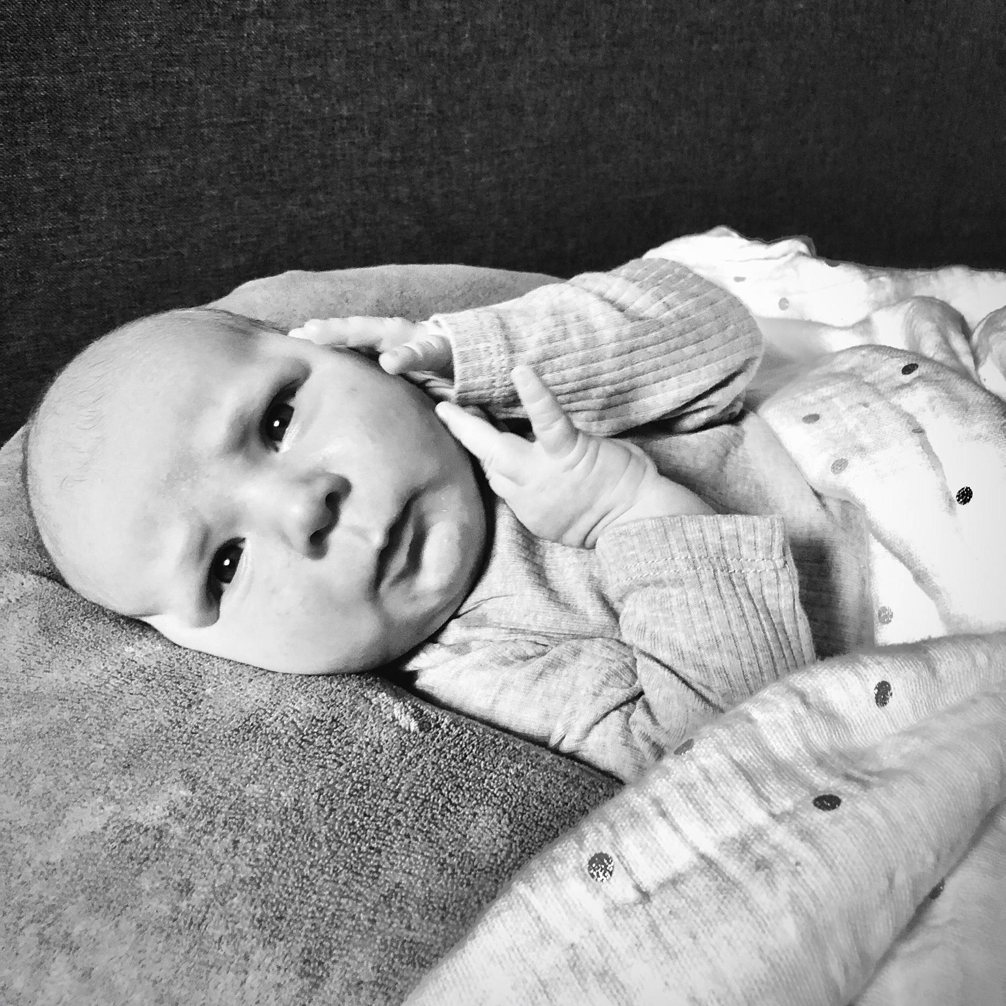 Lyam participe au concours pour gagner de l'argent avec cette photo : baby, baby_toddler_clothing, black_and_white, cheek, child, close_up, comfort, eye, face, flash_photography, grey, hand, head, human_body, monochrome, monochrome_photography, nose, person, skin, tints_and_shades
