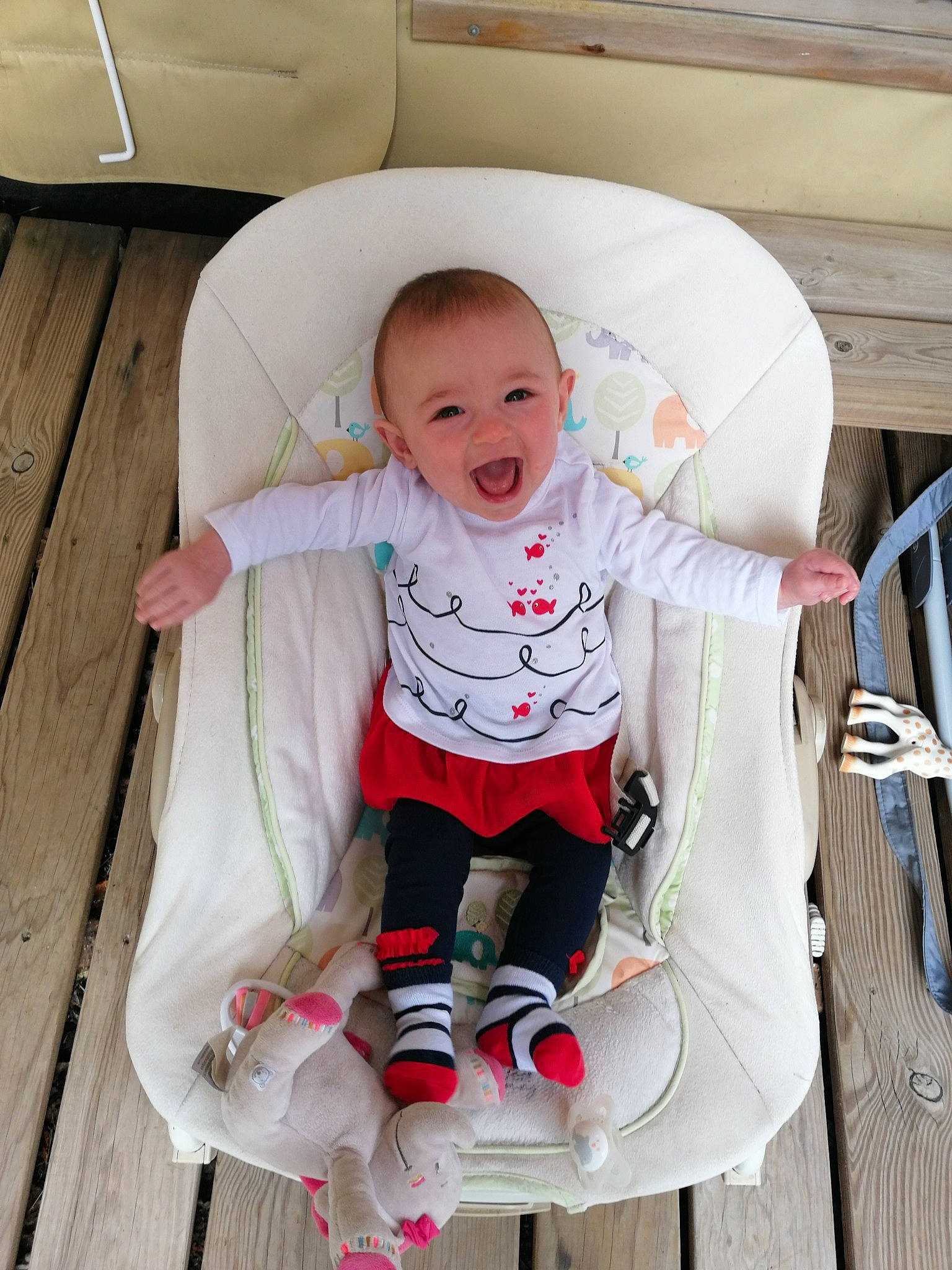 émie a rejoint le concours — aidez-le/la à gagner de superbes lots ! baby, baby_carriage, baby_products, baby_safety, baby_toddler_clothing, child, infant_bed, person, product, skin, toddler