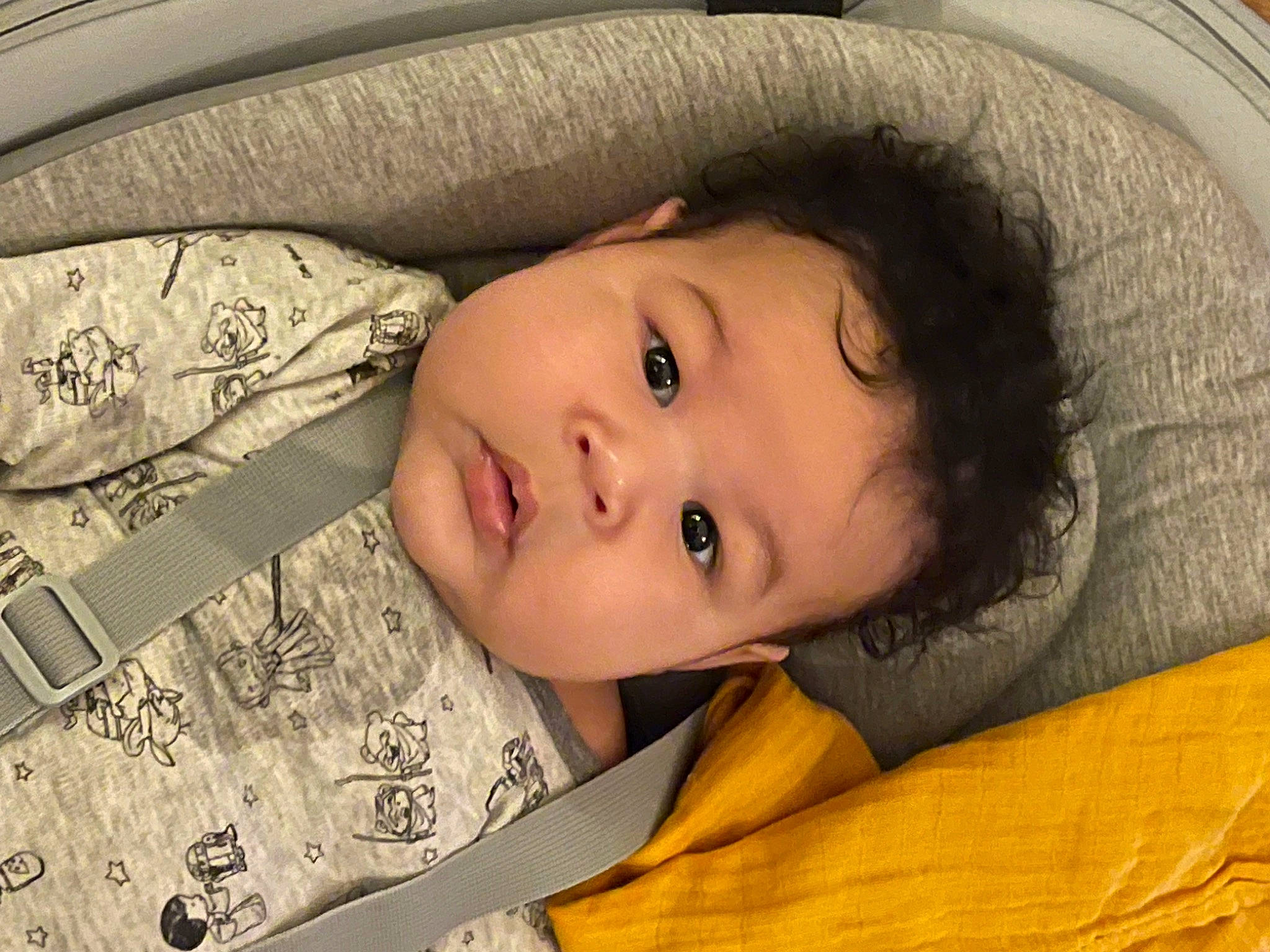 Isaac a rejoint le concours — aidez-le/la à gagner de superbes lots ! baby, cheek, child, comfort, eye, eyebrow, eyelash, hat, headgear, human_body, iris, linens, lip, nose, organ, outerwear, person, skin, toddler, window