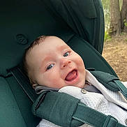 Théodore participe au concours pour gagner de l'argent avec cette photo : baby, blue_eyes, child, clothing, cute, daylight, expression, face, happy, head, infant, nature, outdoor, person, portrait, seatbelt, smiling, stroller, trees, white_sweater
