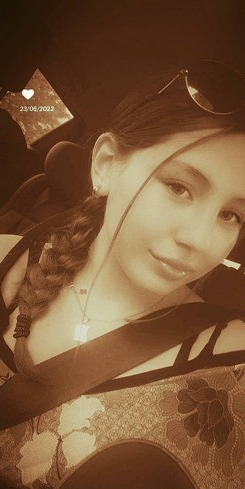 Lana a rejoint le concours — aidez-le/la à gagner de superbes lots ! bangs, black_hair, chin, cool, eyebrow, eyelash, eyewear, facial_expression, flash_photography, happy, headgear, iris, jaw, lip, person, selfie, smile, style, tints_and_shades, vintage_clothing