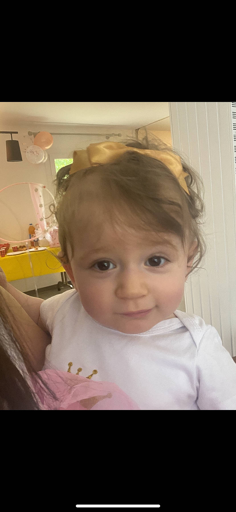 Sarah participe au concours pour gagner de l'argent avec cette photo : arm, baby_toddler_clothing, cheek, dress, eyebrow, eyelash, forehead, fun, hairstyle, happy, iris, jaw, lip, long_hair, mouth, neck, nose, person, selfie, smile