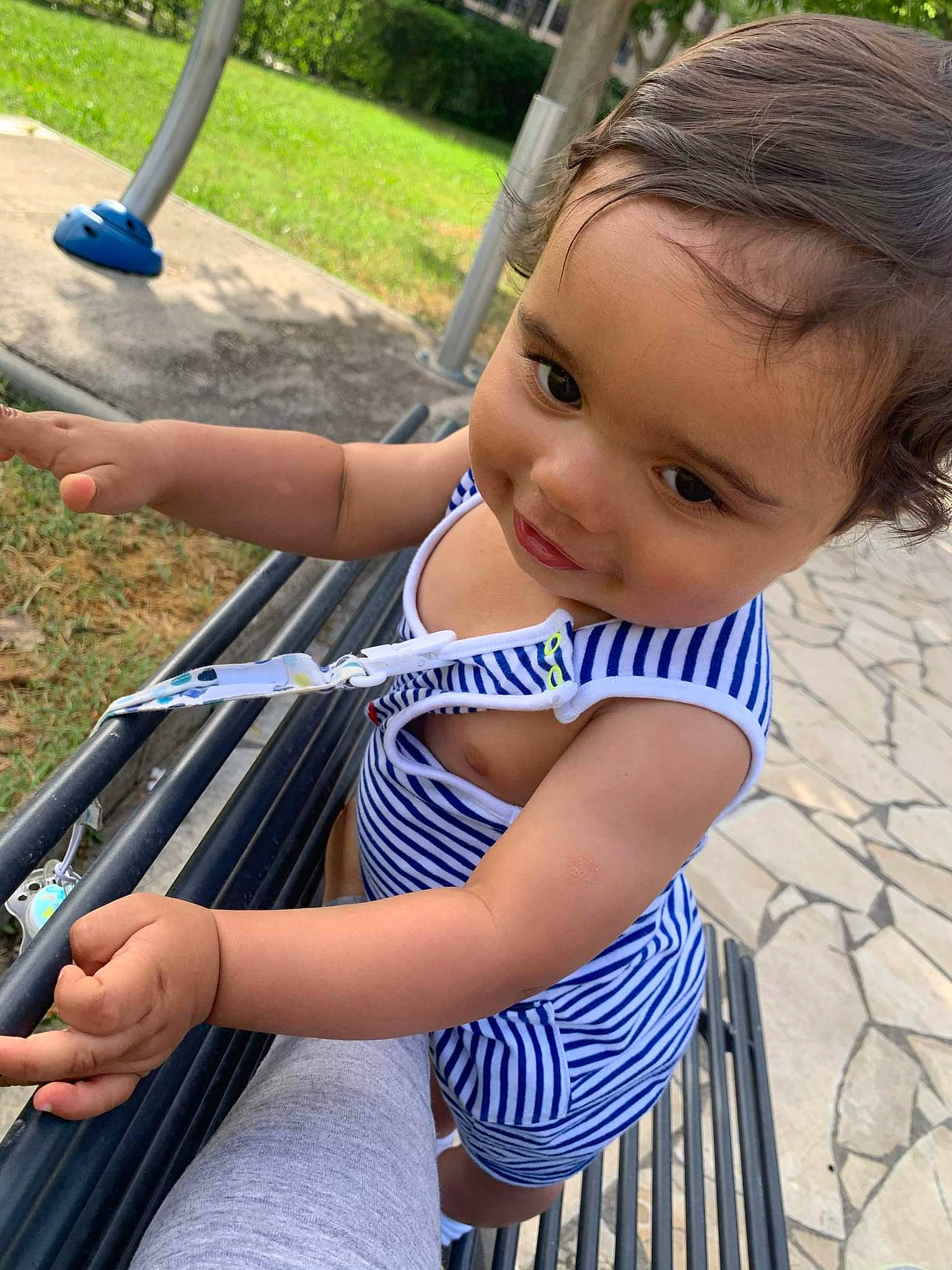 Kingsley a rejoint le concours — aidez-le/la à gagner de superbes lots ! baby_toddler_clothing, beauty, child, electric_blue, fun, grass, green, happy, leisure, musical_instrument, person, plant, play, recreation, sitting, skin, summer, toddler, travel, tree