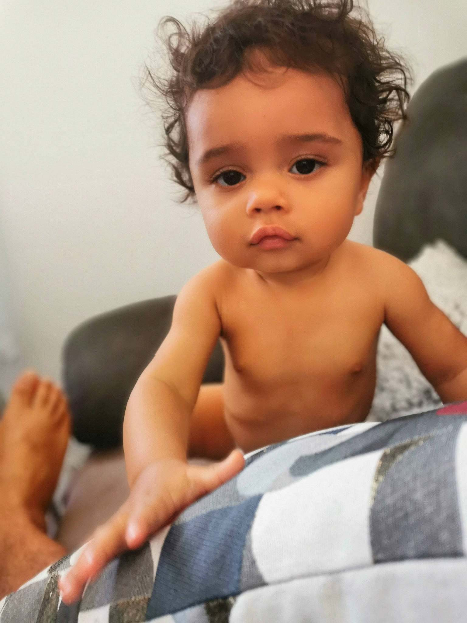 Kingsley participe au concours pour gagner de l'argent avec cette photo : cheek, chin, comfort, eyelash, finger, flash_photography, gesture, hair, hand, happy, iris, joint, lip, muscle, neck, nose, person, shoulder, skin, stomach