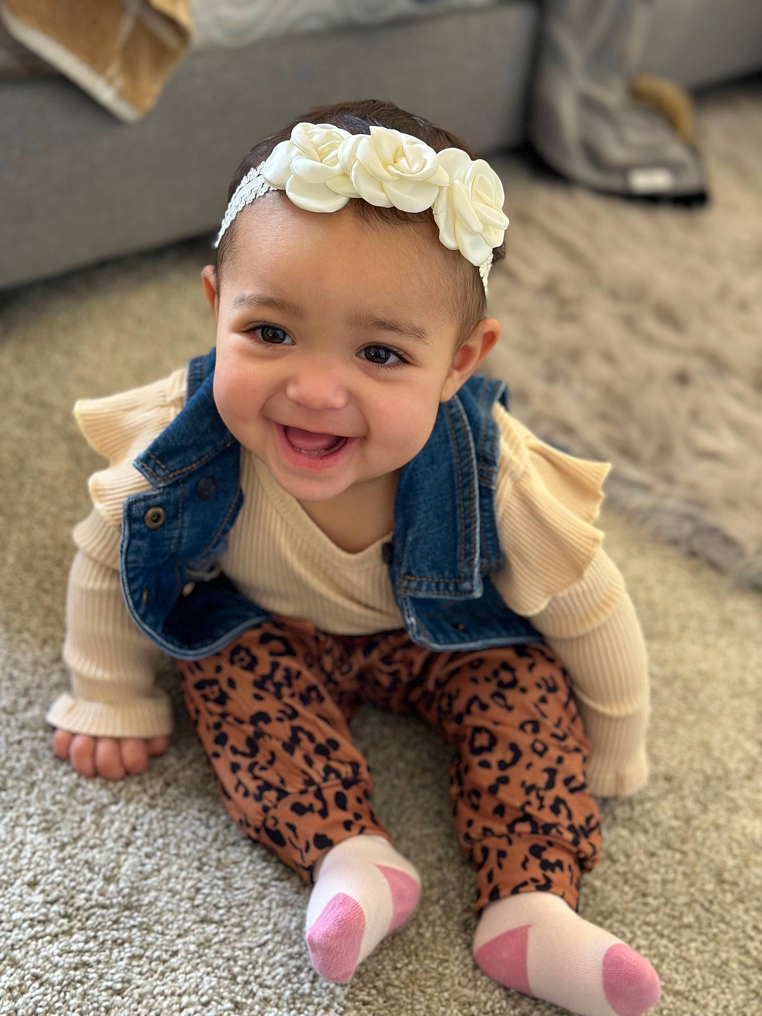 Iyla is registered to the contest to win money with this photo: baby, baby_toddler_clothing, beauty, cheek, child, eye, face, flower, fun, grass, happy, head, iris, joy, mammal, person, pink, skin, sleeve, smile