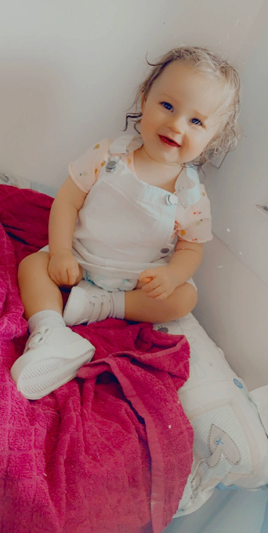 Layne a rejoint le concours — aidez-le/la à gagner de superbes lots ! baby, baby_toddler_clothing, blond, cheek, child, doll, dress, eye, joy, lip, person, pink, sitting, skin, toddler, toy