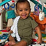 Melvyn participe au concours pour gagner de l'argent avec cette photo : baby, child, smiling, indoor, playmat, toys, pacifier, clothing, happy, sitting, face, infant, cute, colorful, blanket, play, person, young_child, expression, home