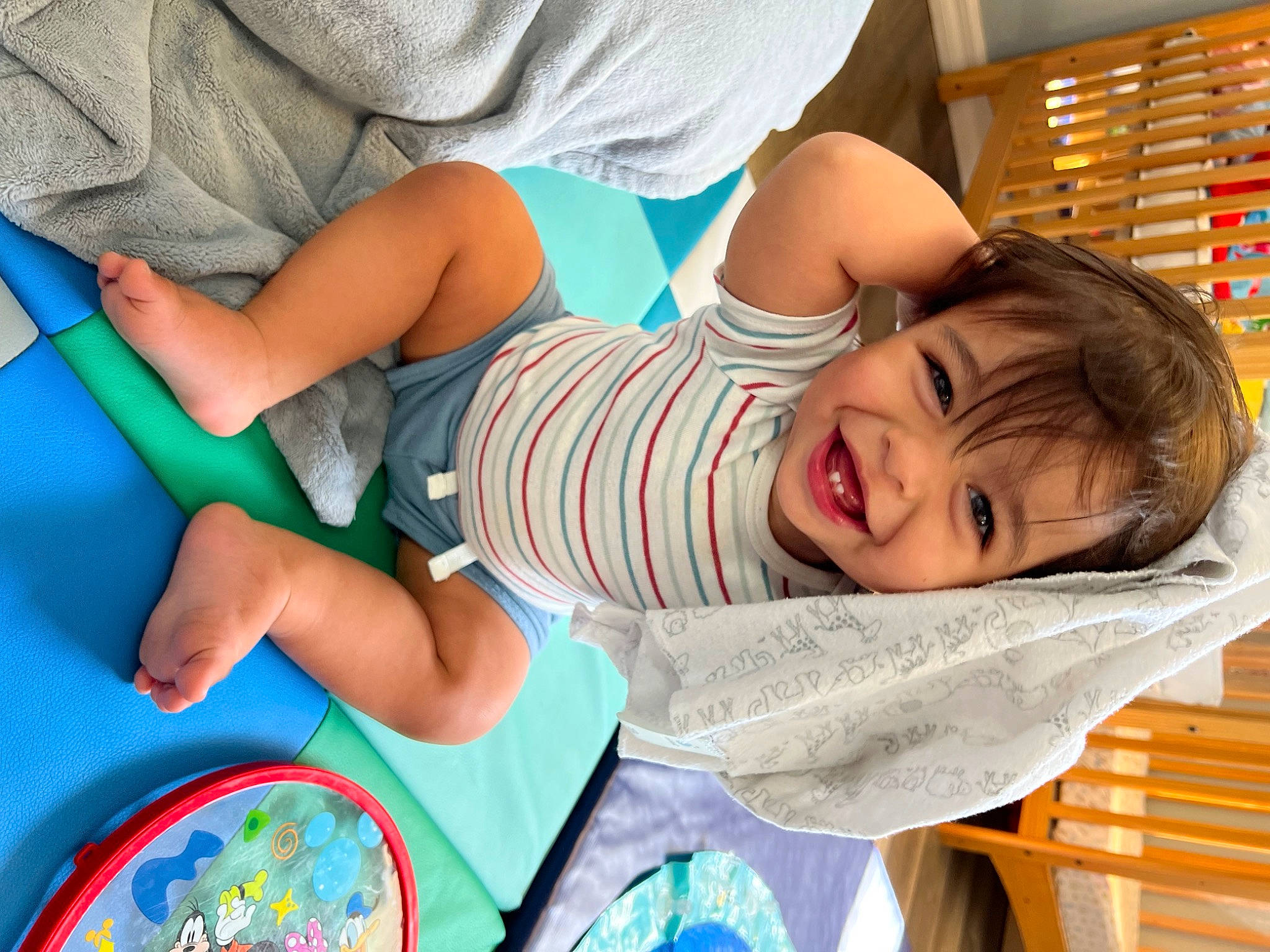 Kailo is registered to the contest to win money with this photo: baby, baby_toddler_clothing, child, comfort, electric_blue, fun, happy, human_leg, joy, leisure, mammal, mouth, person, product, sitting, skin, smile, summer, t_shirt, thigh