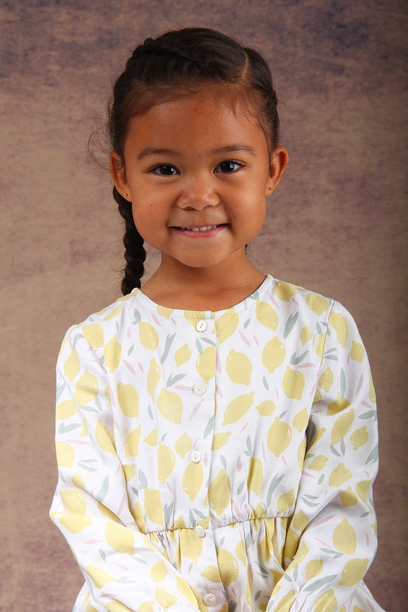 Tiphaine participe au concours pour gagner de l'argent avec cette photo : baby_toddler_clothing, cheek, child, day_dress, dress_shirt, eyelash, face, flash_photography, formal_wear, happy, head, joy, neck, nose, outerwear, pattern, person, portrait, sleeve, smile