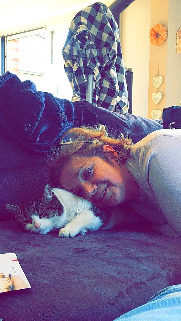 Bibi a rejoint le concours — aidez-le/la à gagner de superbes lots ! black_hair, fun, mouth, smile