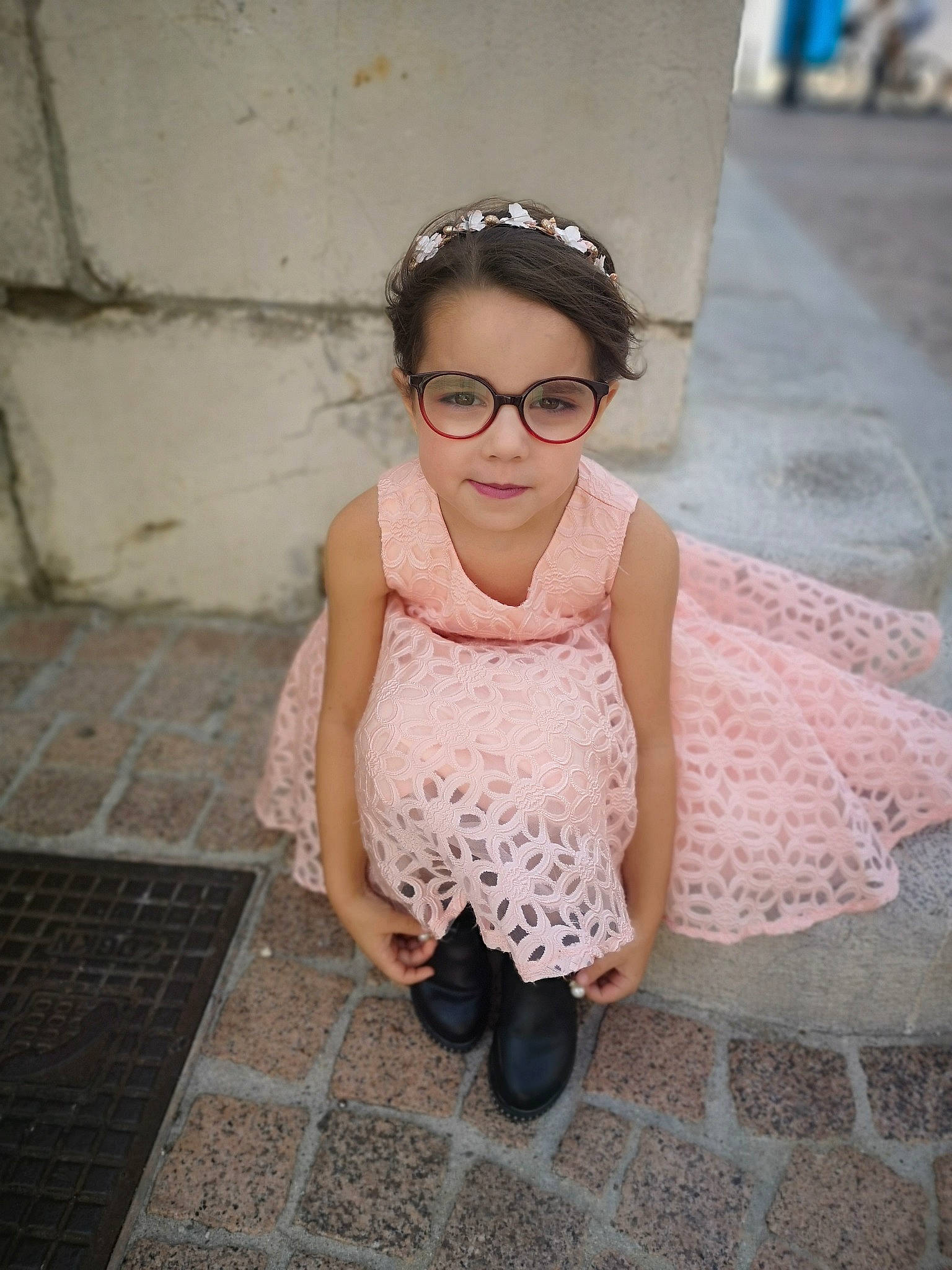 Maëlys a rejoint le concours — aidez-le/la à gagner de superbes lots ! child, clothing, dress, embellishment, eye, eyewear, face, fashion_design, flash_photography, flooring, fun, hair, happy, head, headpiece, human, person, shoulder, street_fashion, toddler