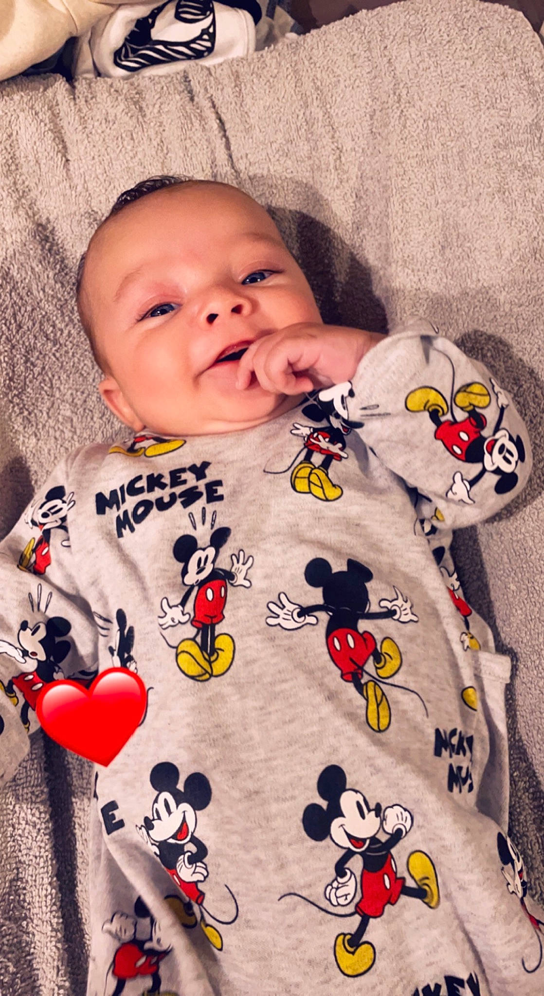 Maëron participe au concours pour gagner de l'argent avec cette photo : baby, baby_toddler_clothing, cheek, chin, clothing, cool, eye, face, happy, head, lip, nose, orange, outerwear, person, product, skin, sleeve, t_shirt, textile