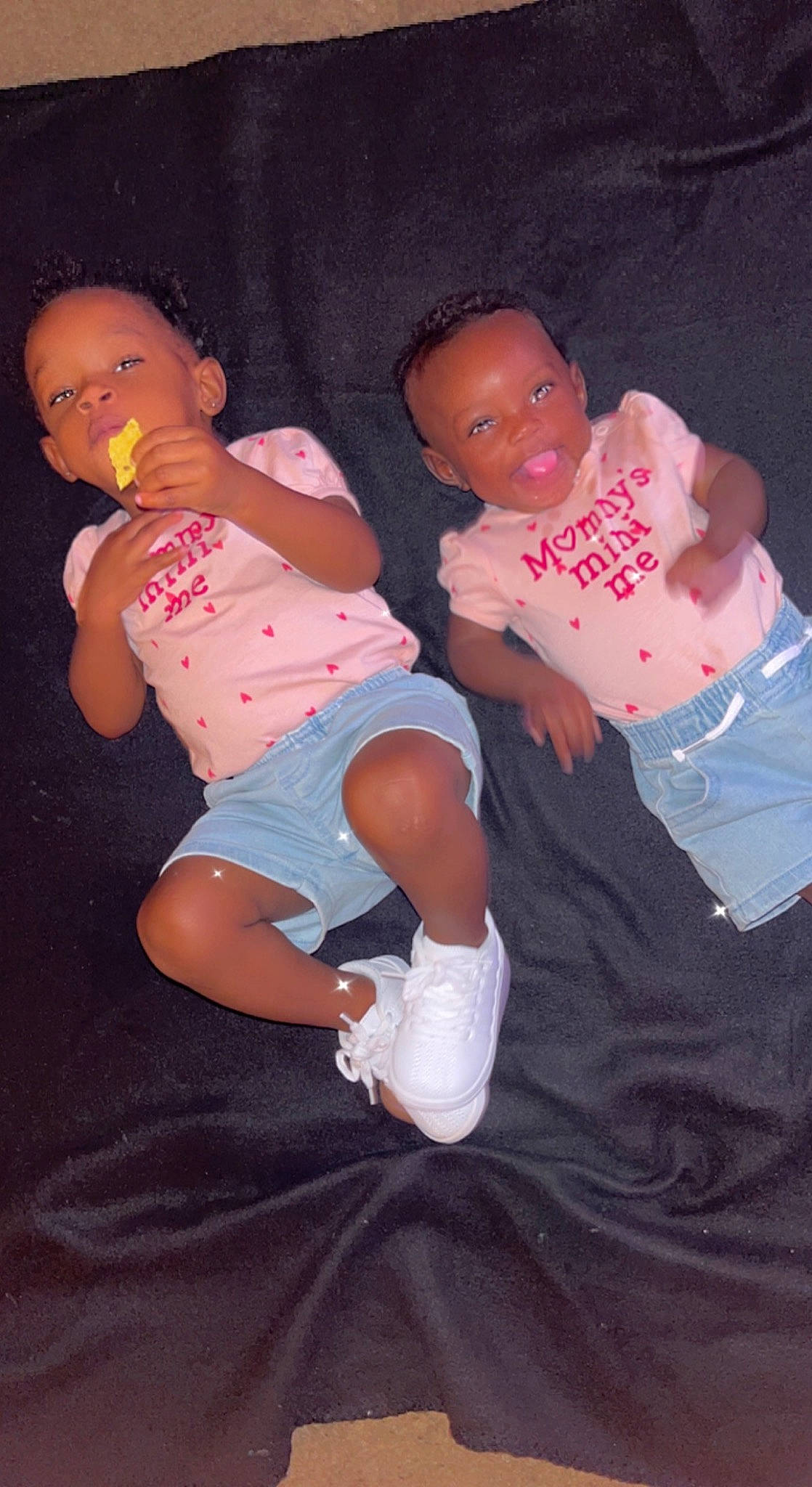 Foreva' is registered to the contest to win money with this photo: abdomen, baby, baby_toddler_clothing, cheek, chest, eye, finger, fun, happy, interaction, lap, leg, mouth, person, pink, skin, sleeve, stomach, thigh, toddler